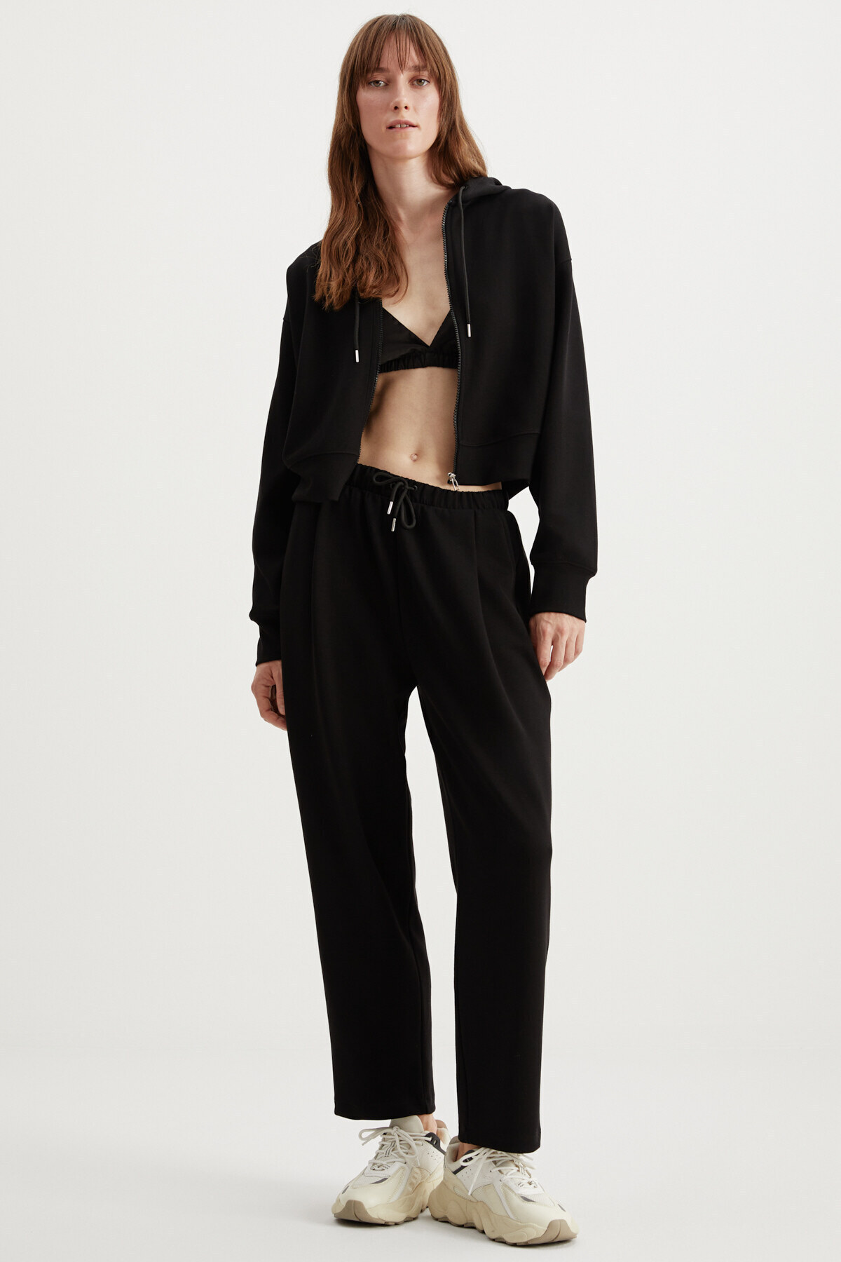 GRIMELANGE  Jıll Kadın Relaxed Fit Rahat Kalıp Kapüşonlu Fermuarlı Premium Kumaş Örme Crop Siyah Sweatshirt - Görsel 6