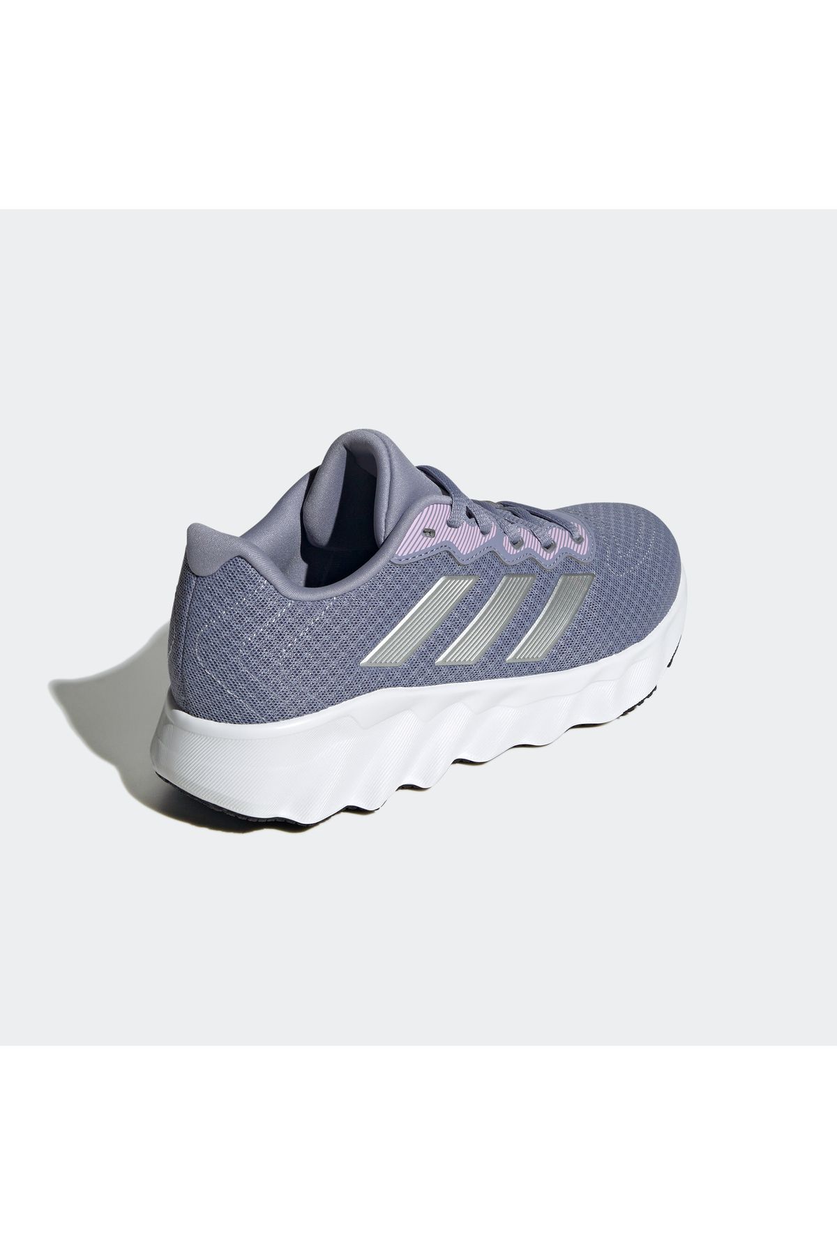 کفش دو و تمرین نقرهای زنانه id8332 حرکت w اورجینال adidas