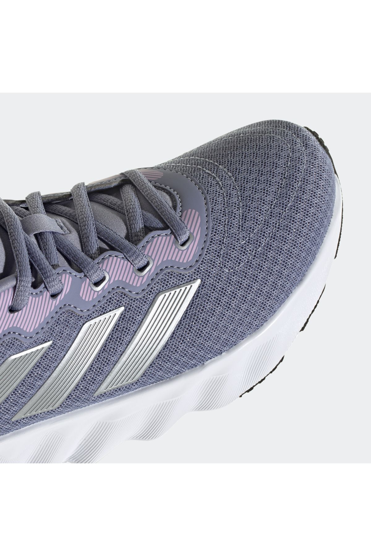 کفش دو و تمرین نقرهای زنانه id8332 حرکت w اورجینال adidas