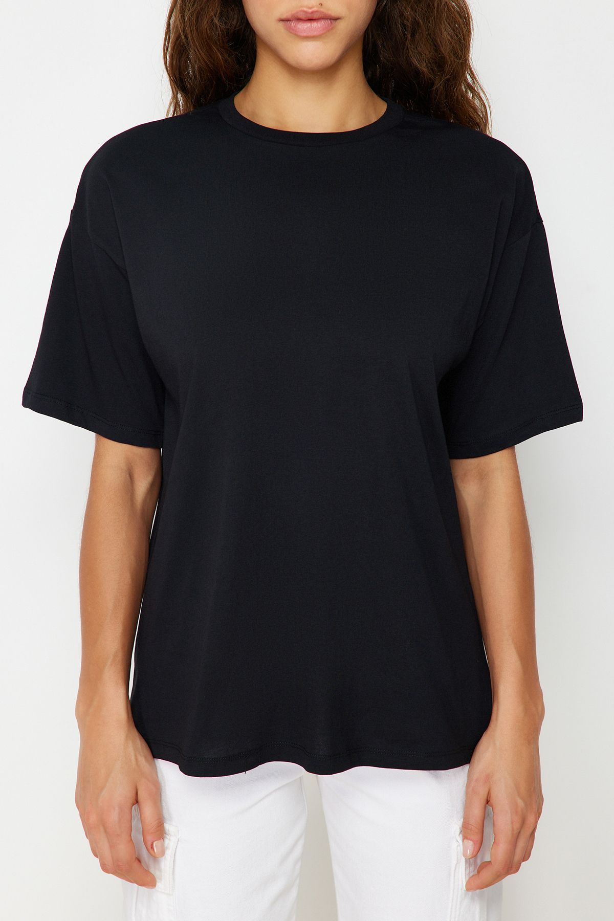 Trendyol Collection-Schwarzes Oversize-T-Shirt aus 100 % Baumwolle mit Rundhalsausschnitt – TWOSS20TS0134 4