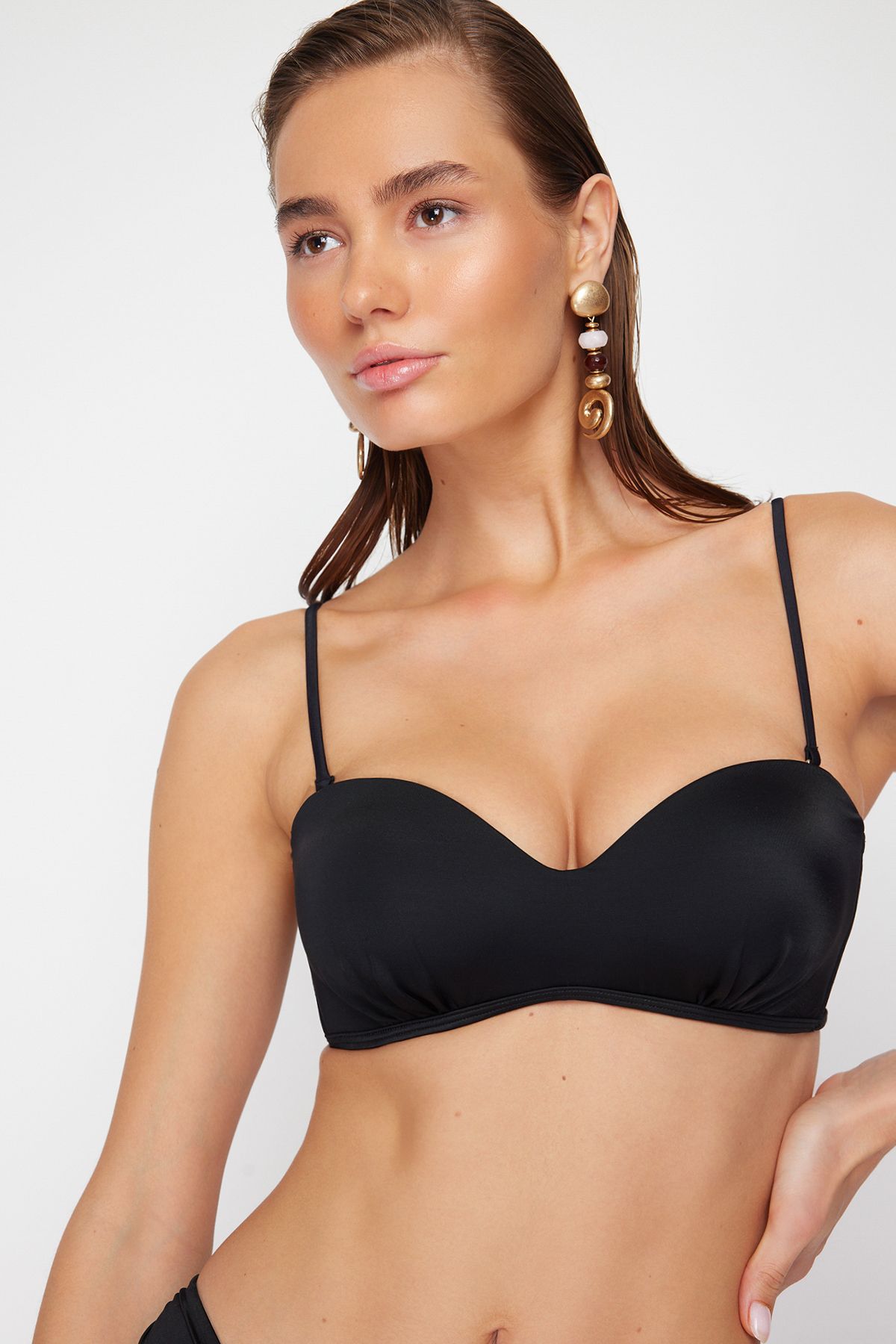 Kolekcia Trendyol-Čierny top do bikín bez ramienok TBESS24BU00112 3