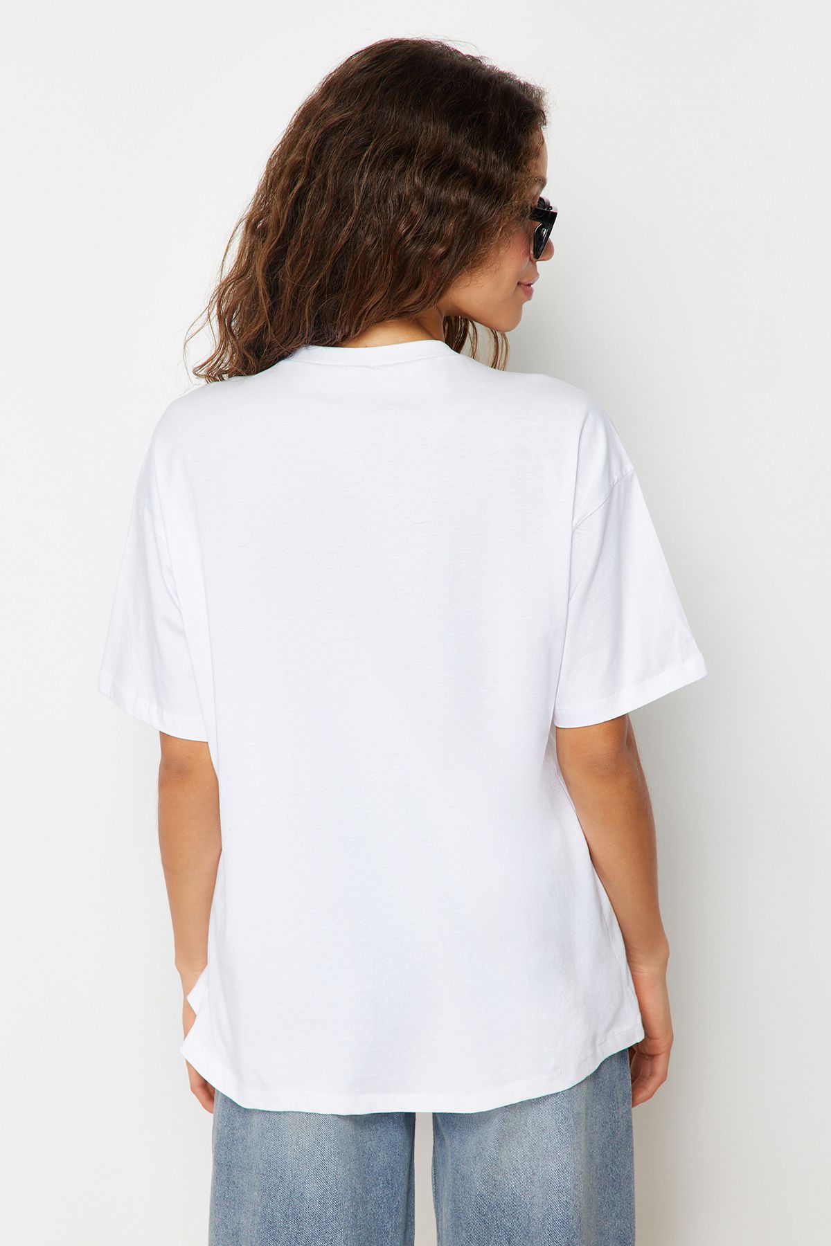 Trendyol Collection-Weißes Oversize-T-Shirt mit Rundhalsausschnitt – 100 % Baumwolle TWOSS20TS0134 6