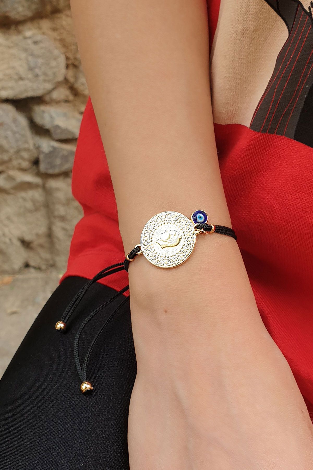 Lira bracelet online