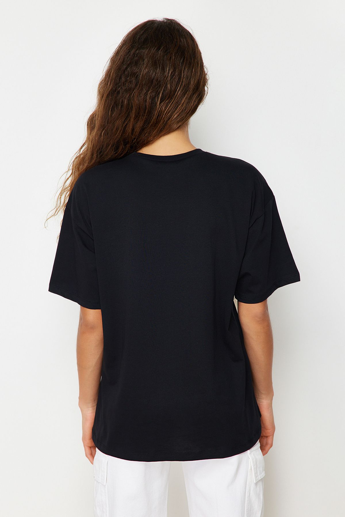 Trendyol Collection-Schwarzes Oversize-T-Shirt aus 100 % Baumwolle mit Rundhalsausschnitt – TWOSS20TS0134 6