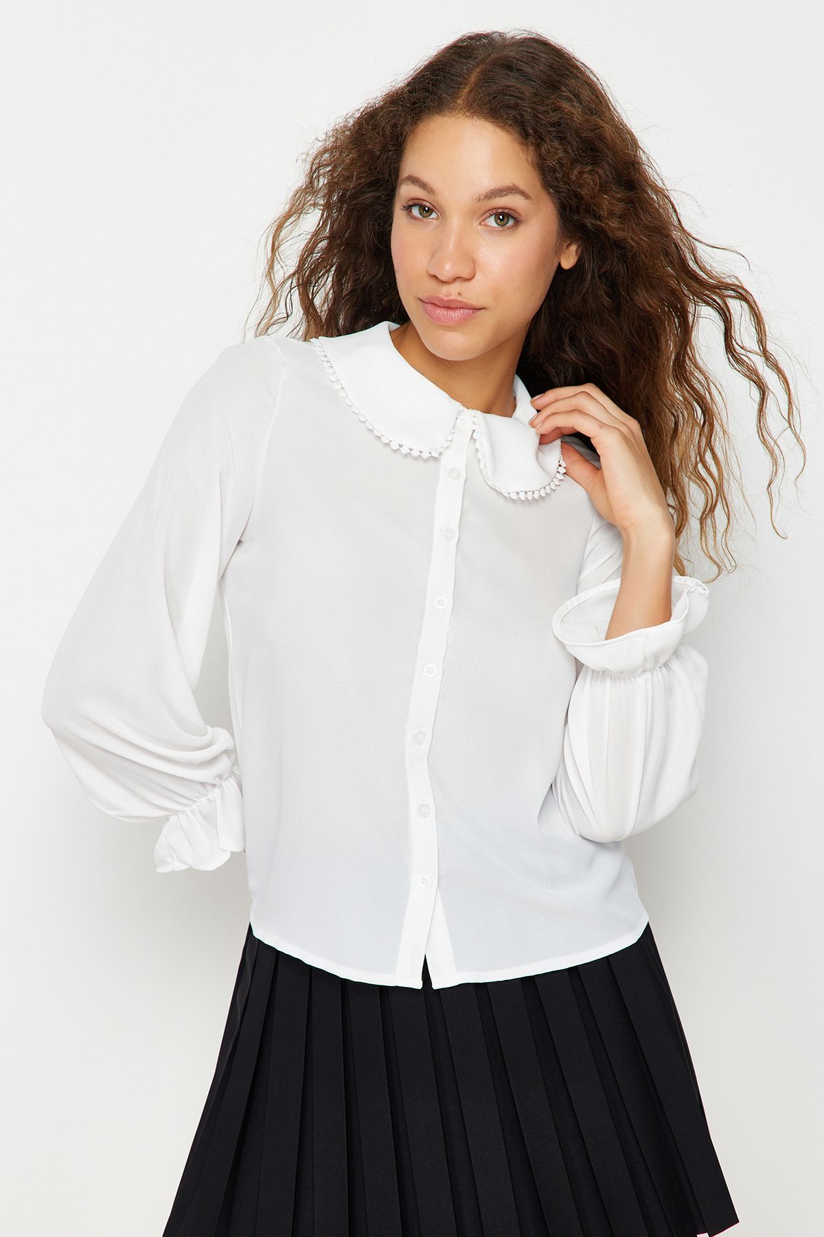 Trendyol Collection-Weißes gewebtes Hemd mit Pompom-Kragen für Babys - TWOAW21GO0717 3