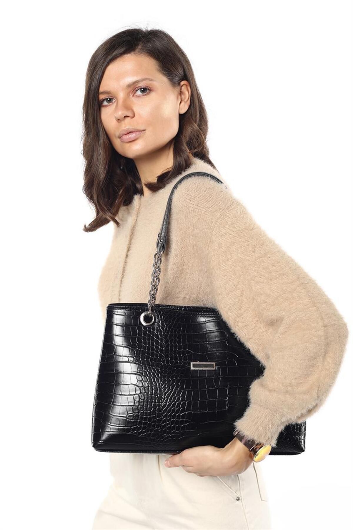 Large quilted sales chain bag