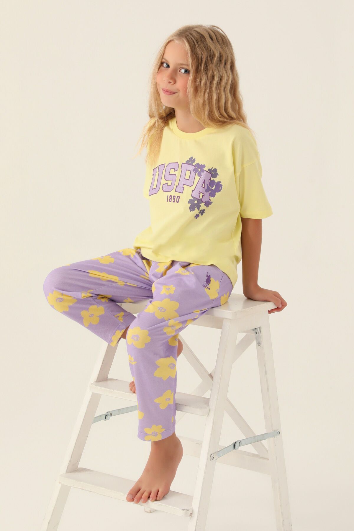 BASE. ست لباس خواب دخترانه زرد روشن با طرح گلدار با مجوز Polo Assn U.S. Polo Assn.