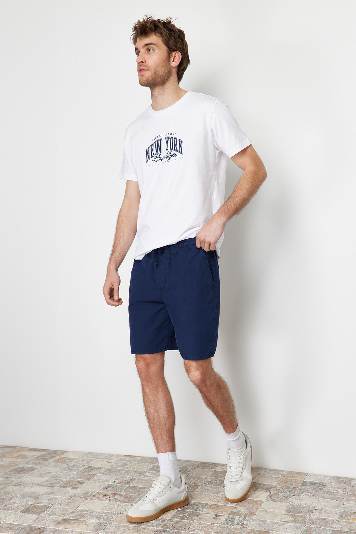 Trendyolmilla  Lacivert Normal Kesim/Regular Yumuşak Tuşeli %100 Pamuk  Beli Bağcıklı Bermuda Şort TMNSS24SR00006 - Görsel 4