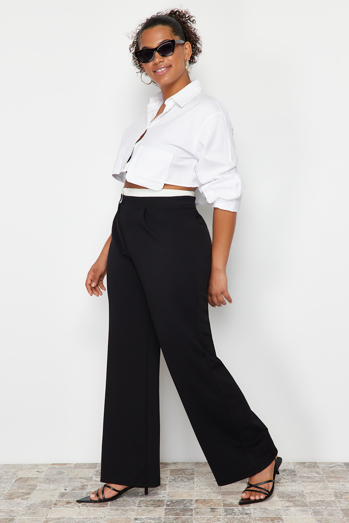 Trendyolmilla  Siyah Beli Poplin Detaylı Yüksek Bel Wide Leg/Geniş Paça Örme Büyük Beden Pantolon TBBSS24AR00000 - Görsel 2