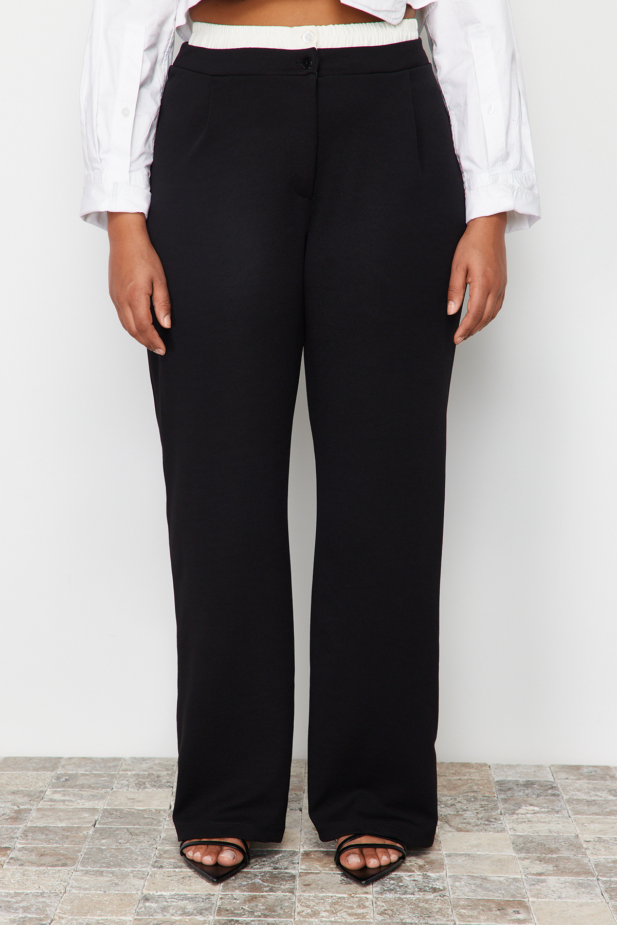 Trendyolmilla  Siyah Beli Poplin Detaylı Yüksek Bel Wide Leg/Geniş Paça Örme Büyük Beden Pantolon TBBSS24AR00000 - Görsel 4