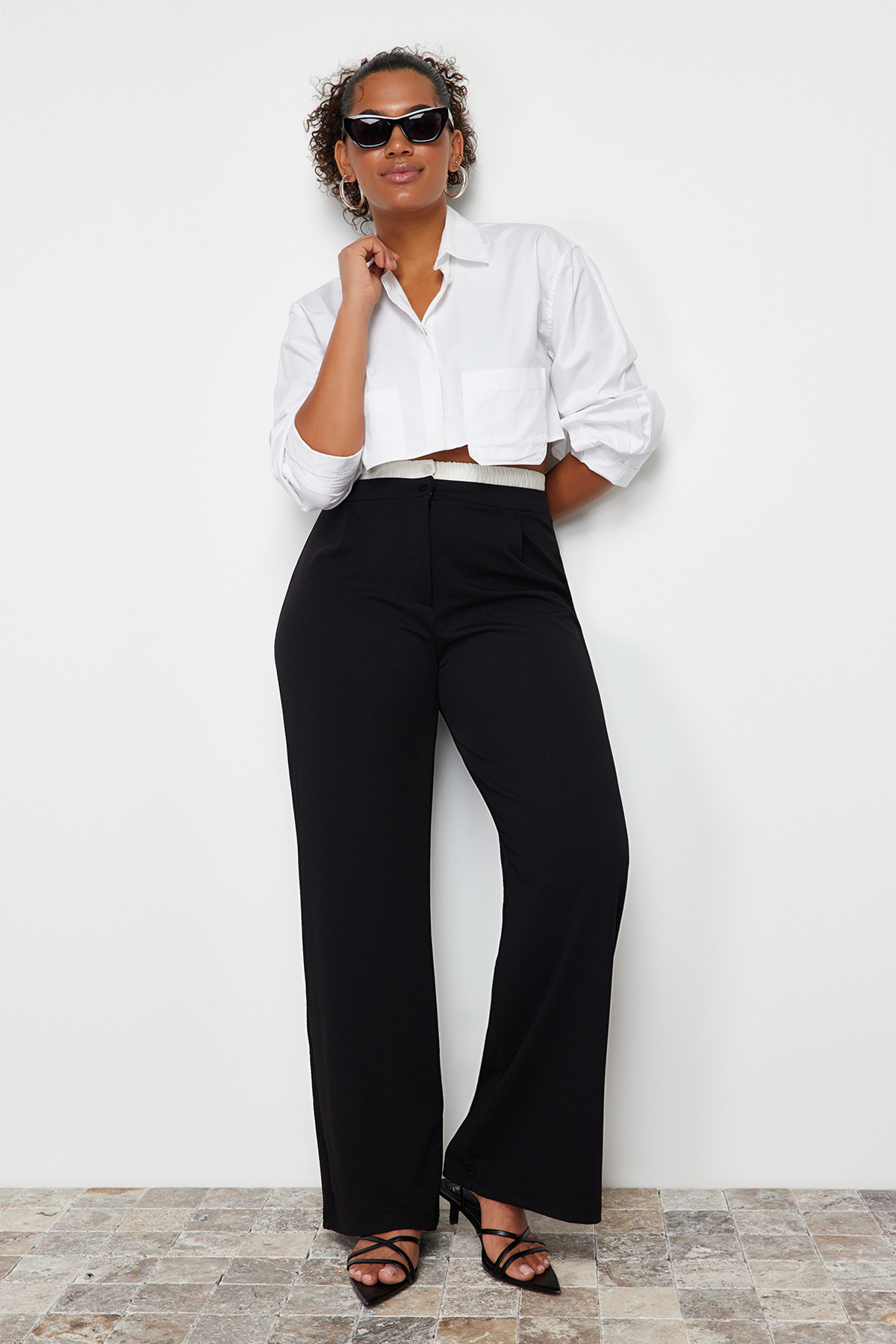 Trendyolmilla  Siyah Beli Poplin Detaylı Yüksek Bel Wide Leg/Geniş Paça Örme Büyük Beden Pantolon TBBSS24AR00000 - Görsel 3