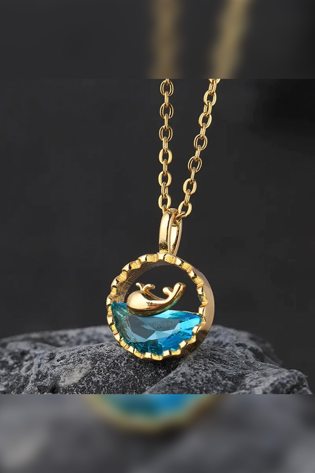 The Collection Kararmaz Balina Çelik Kolye Mavi Suda Yüzen Balık Model Gold Renk Çelik Kolye görsel 6