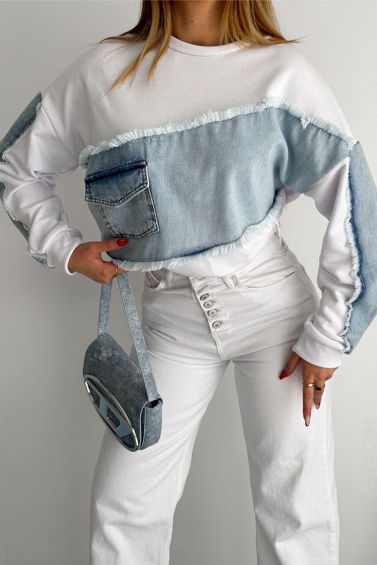FEMELLE-Női fehér oversize farmer részletes pulóver 5