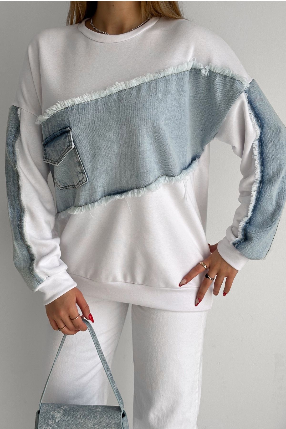 FEMELLE-Női fehér oversize farmer részletes pulóver 8