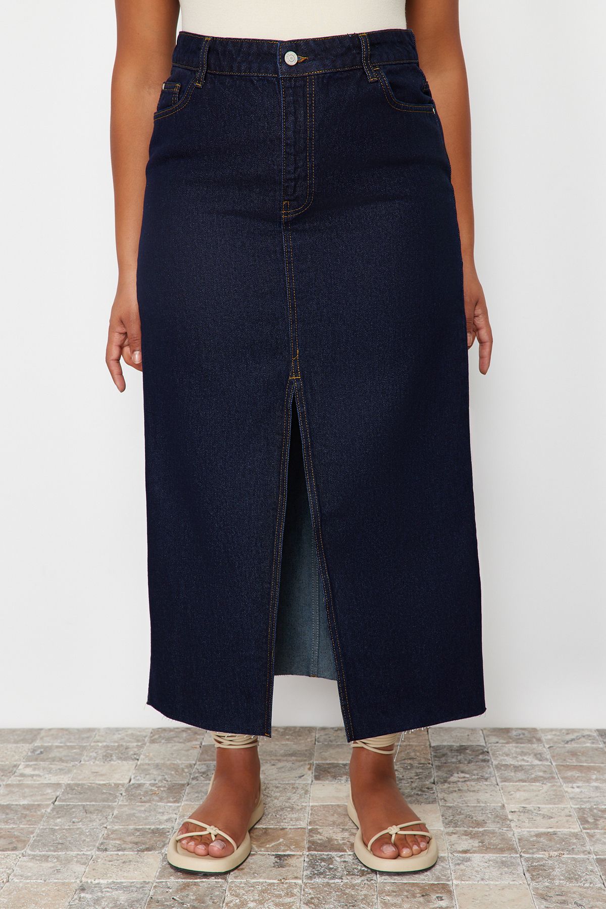 Trendyol Curve-Dark Blue Slit Maxi Denim Skirt TBBSS24AZ00046 4