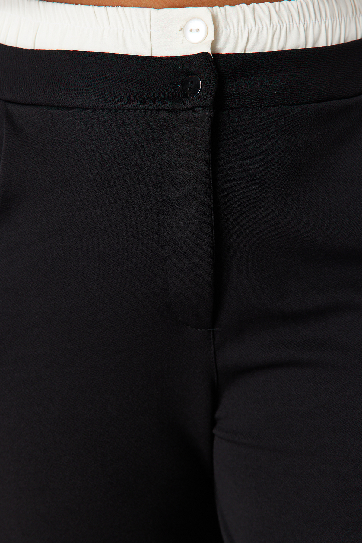 Trendyolmilla  Siyah Beli Poplin Detaylı Yüksek Bel Wide Leg/Geniş Paça Örme Büyük Beden Pantolon TBBSS24AR00000 - Görsel 5