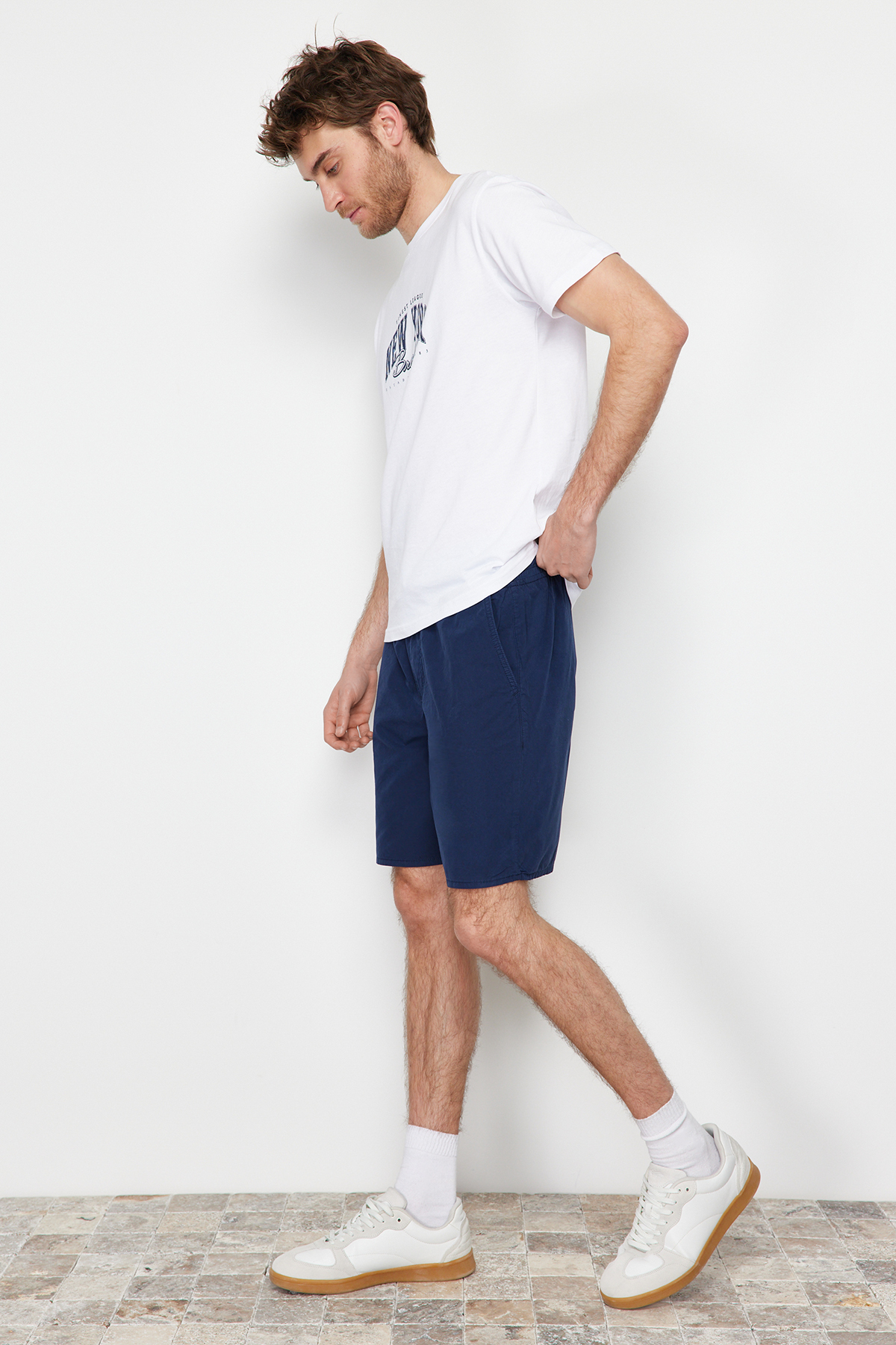 Trendyolmilla  Lacivert Normal Kesim/Regular Yumuşak Tuşeli %100 Pamuk  Beli Bağcıklı Bermuda Şort TMNSS24SR00006 - Görsel 3