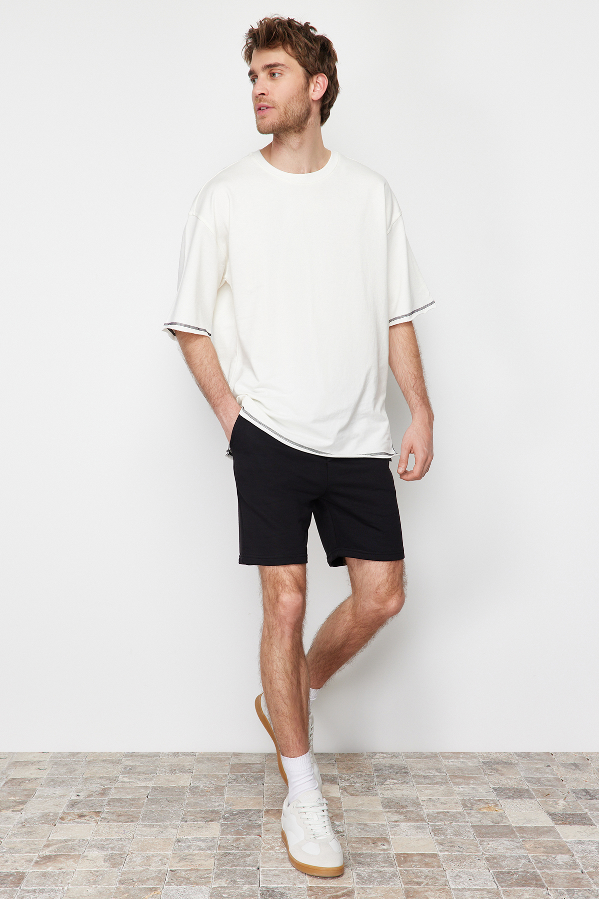 Trendyolmilla  Siyah Regular/Normal Kesim Basic Şort TMNSS24SR00026 - Görsel 2