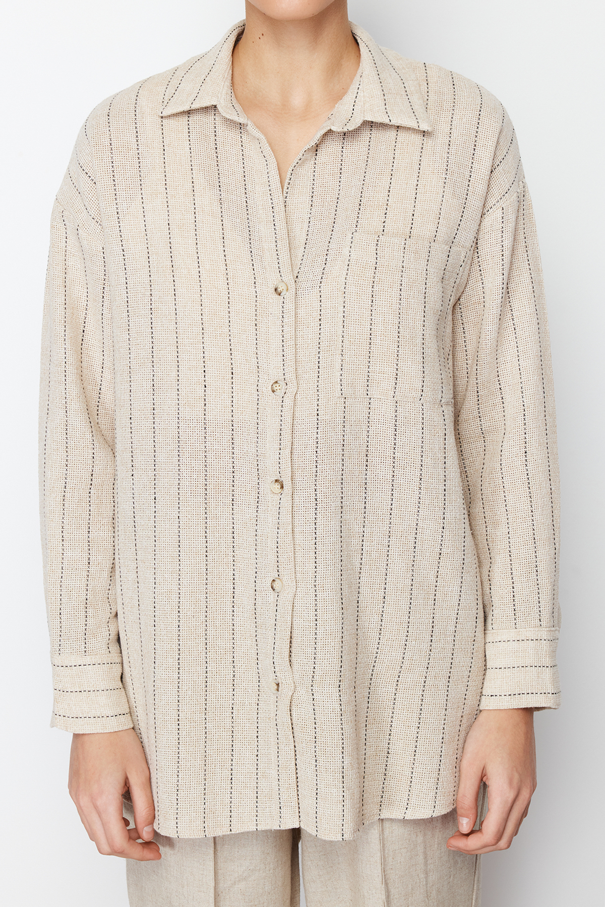 Trendyolmilla  Bej Çizgili Oversize Keten Görünümlü Dokuma Gömlek TWOSS24GO00047 - Görsel 5