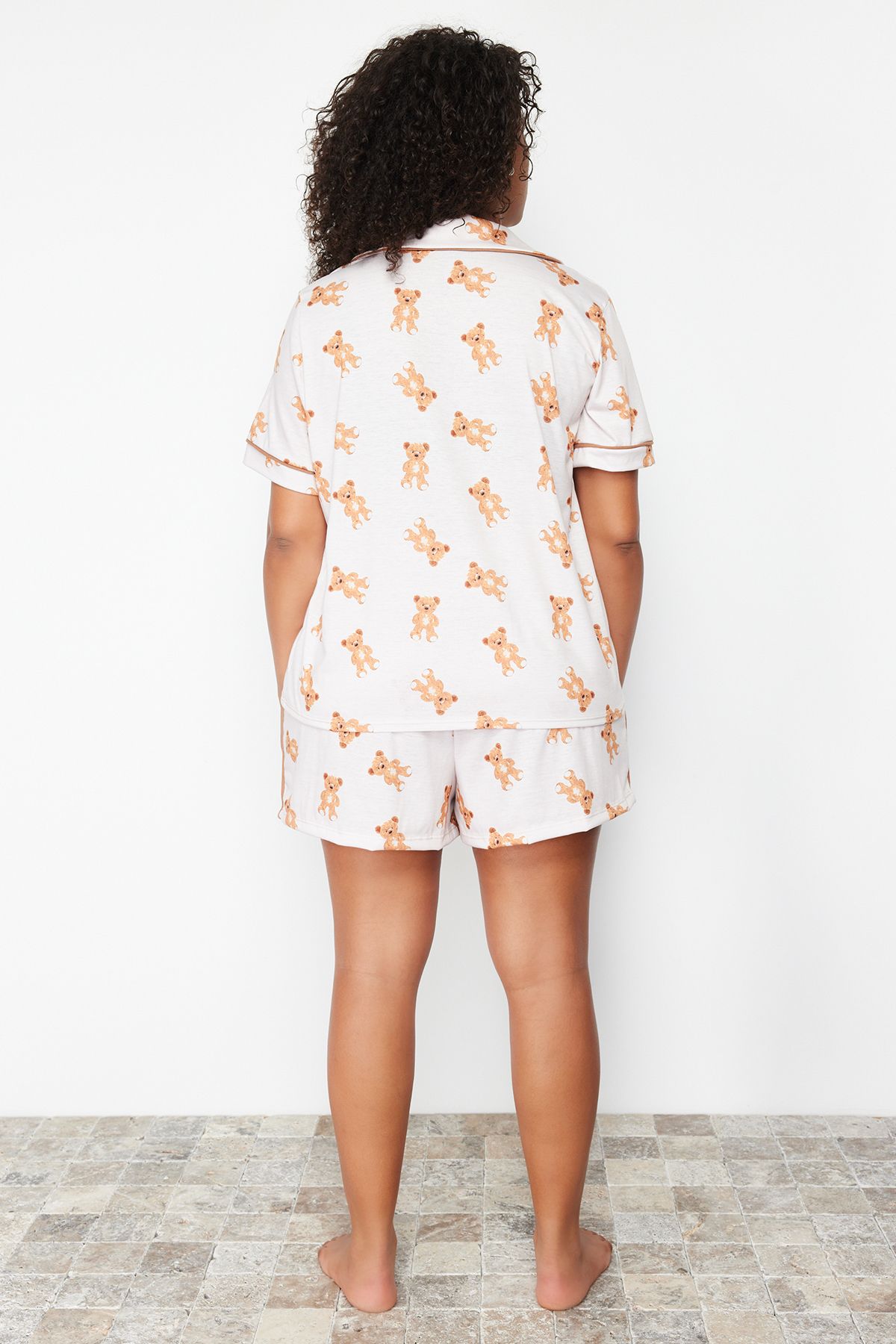 Trendyol Curve-Beiges Pyjama-Set mit Teddybär-Muster - Hemdkragen TBBSS24AI00004 6