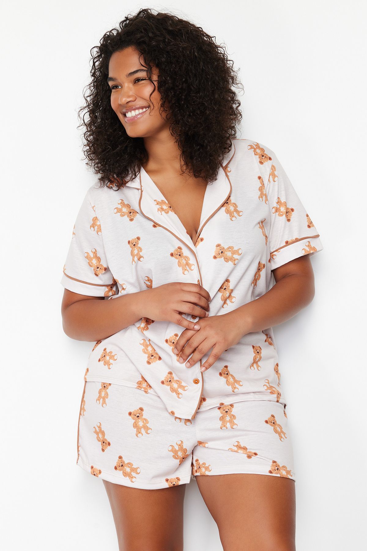 Trendyol Curve-Beiges Pyjama-Set mit Teddybär-Muster - Hemdkragen TBBSS24AI00004 2