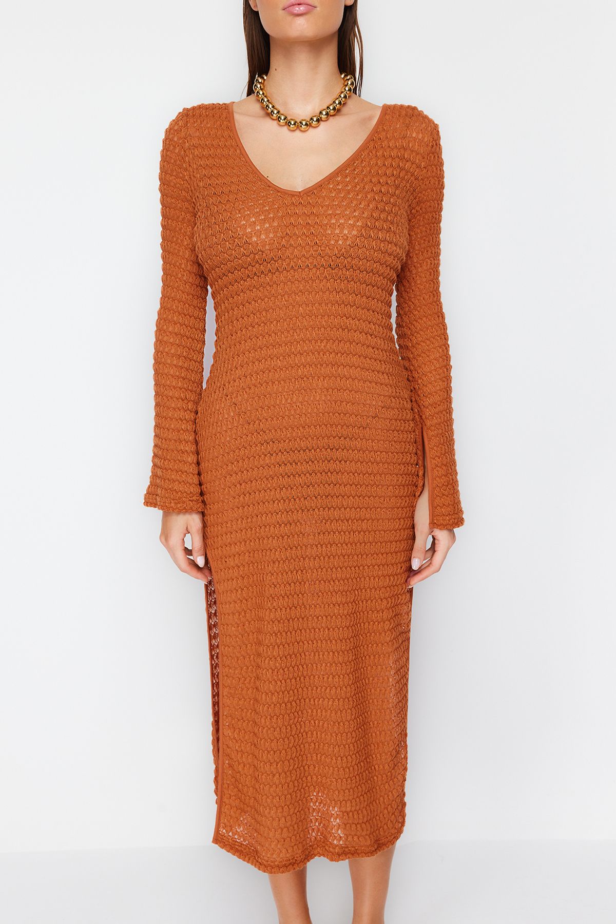 Trendyol Collection-Maxi-Strandkleid aus Strick - Braun, Schlitz, TBESS24EL00031 5