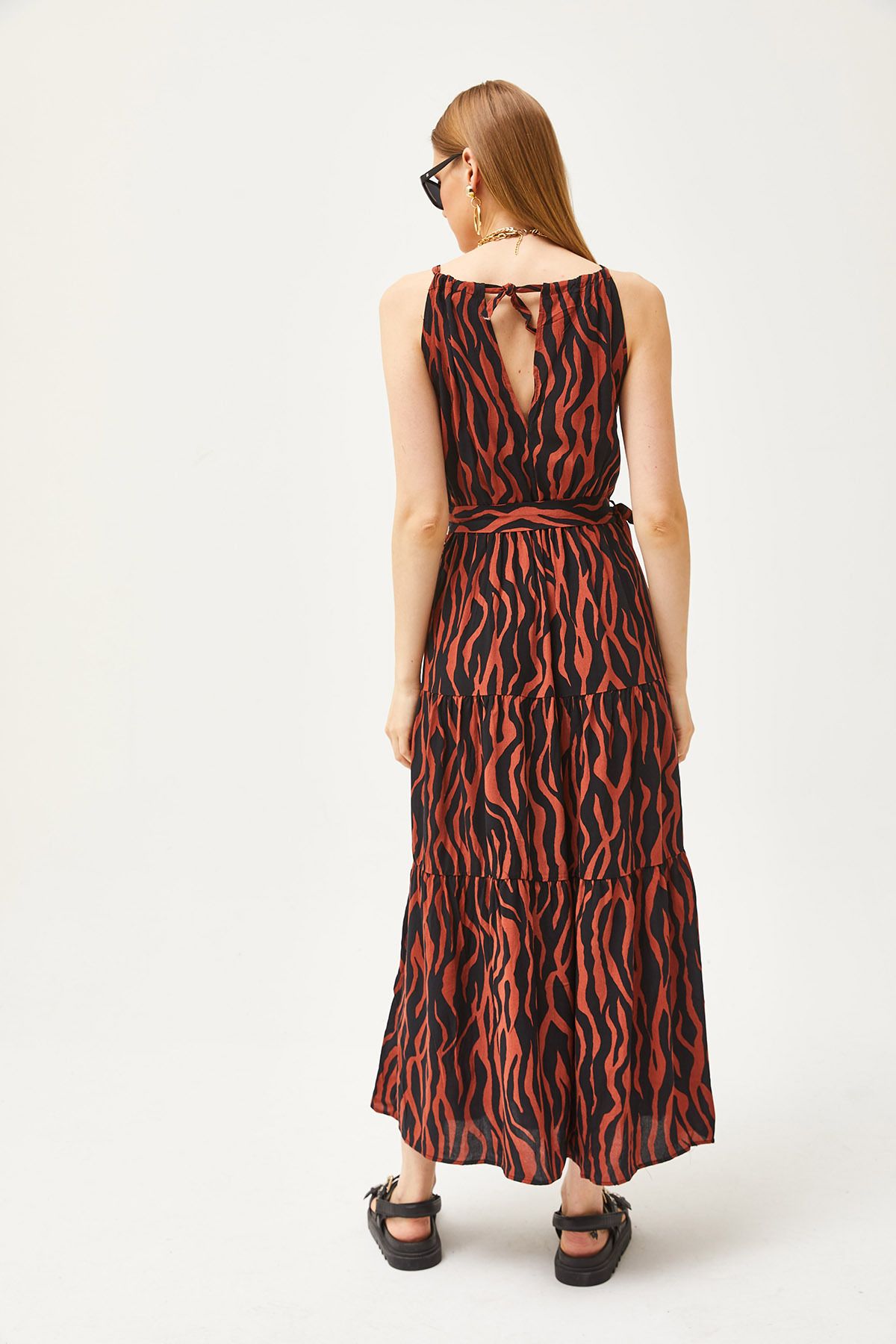 Kadın Zebra Kiremit Halter Yaka Kuşaklı Dokuma Viscon Elbise ELB-19001548