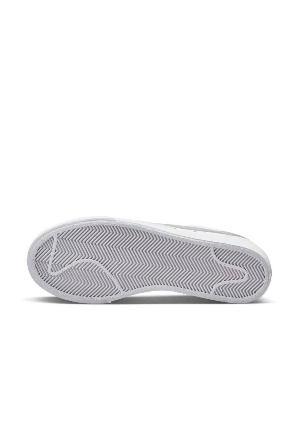 اسنیکر سفید زنانه کفش ورزشی با رنگ سکوی کم Nike