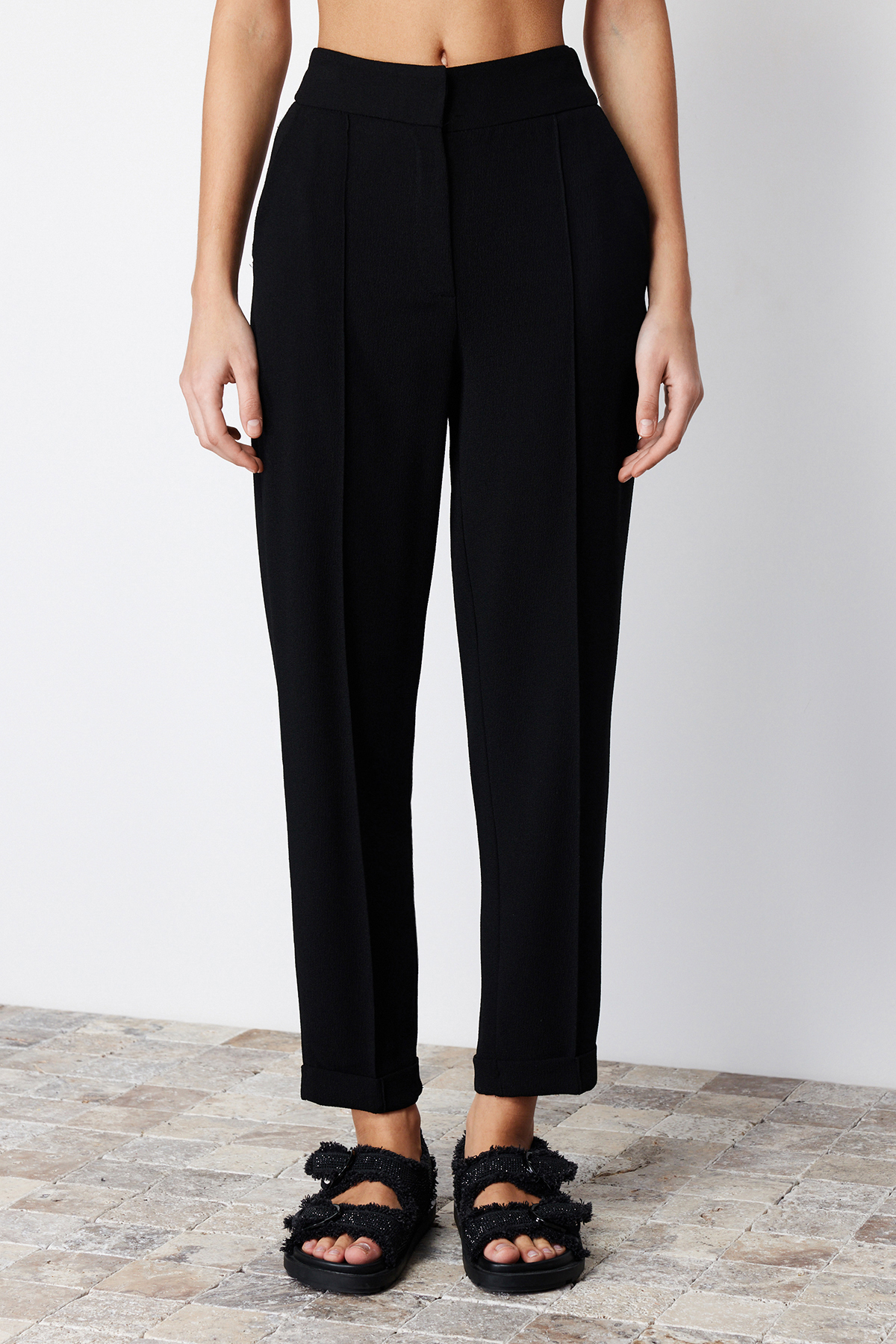 Trendyolmilla  Siyah Cigarette Nervürlü Dokuma Pantolon TWOSS24PL00117 - Görsel 4