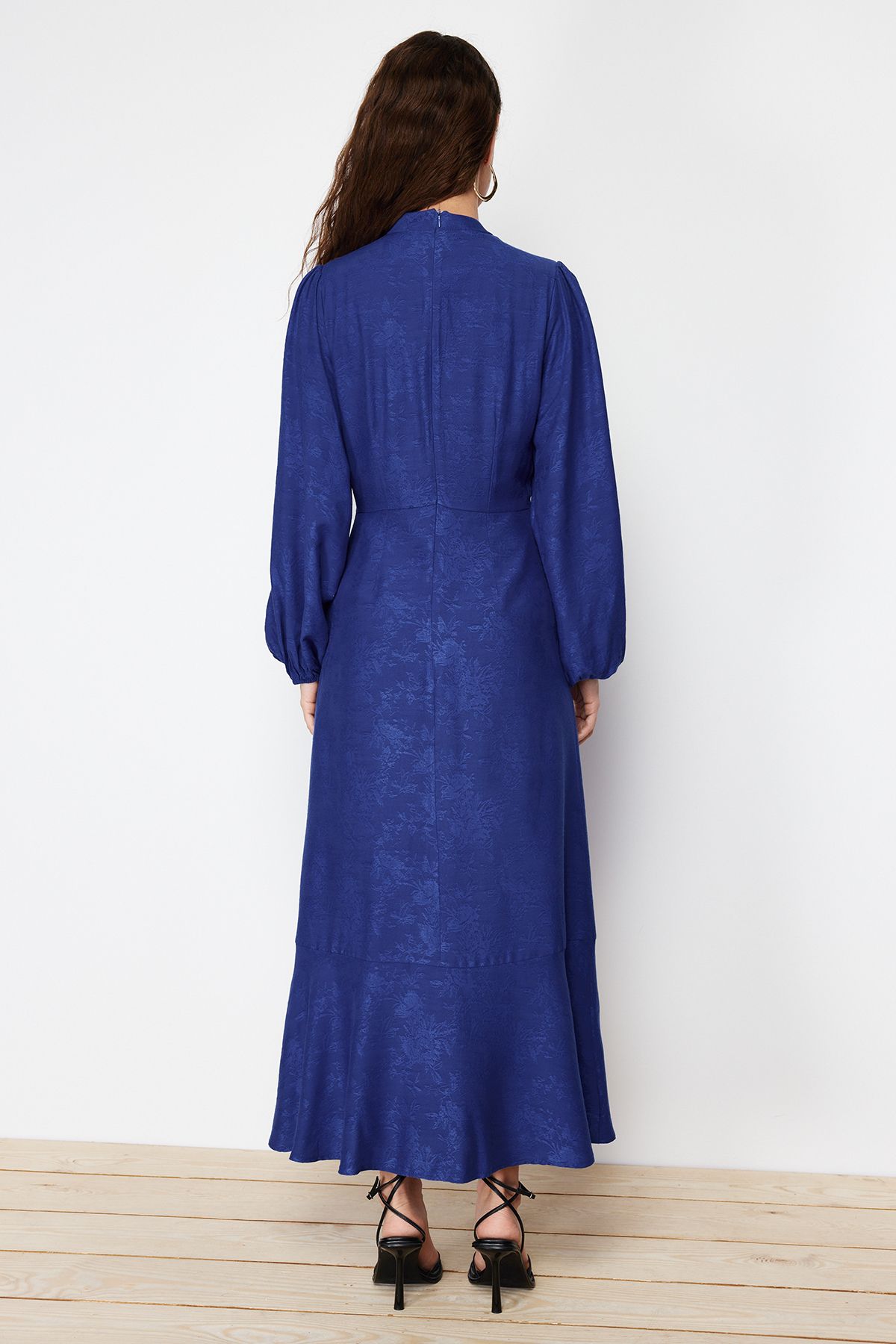 Trendyol Modest-Saks Jacquard-Blumen-Webkleid TCTSS24EB00064 9