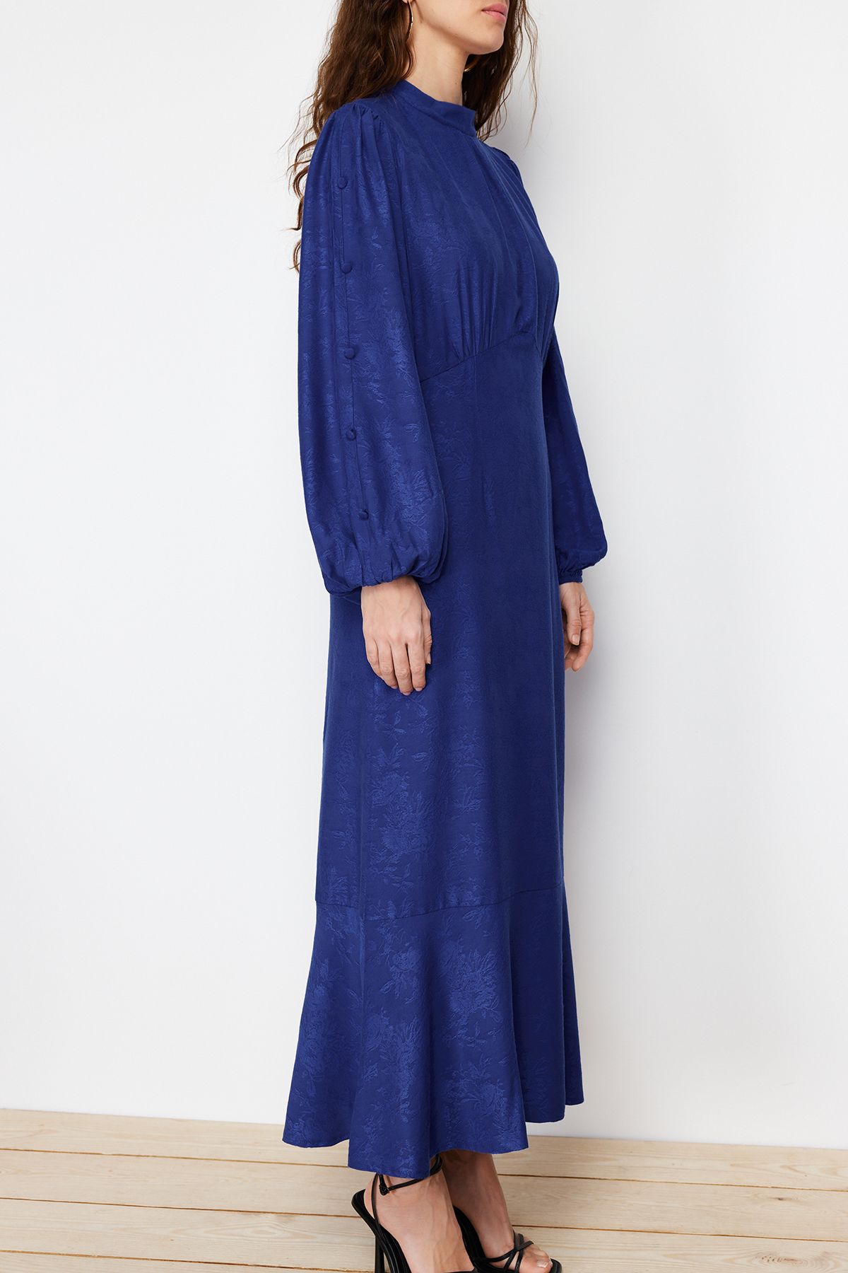 Trendyol Modest-Saks Jacquard-Blumen-Webkleid TCTSS24EB00064 7