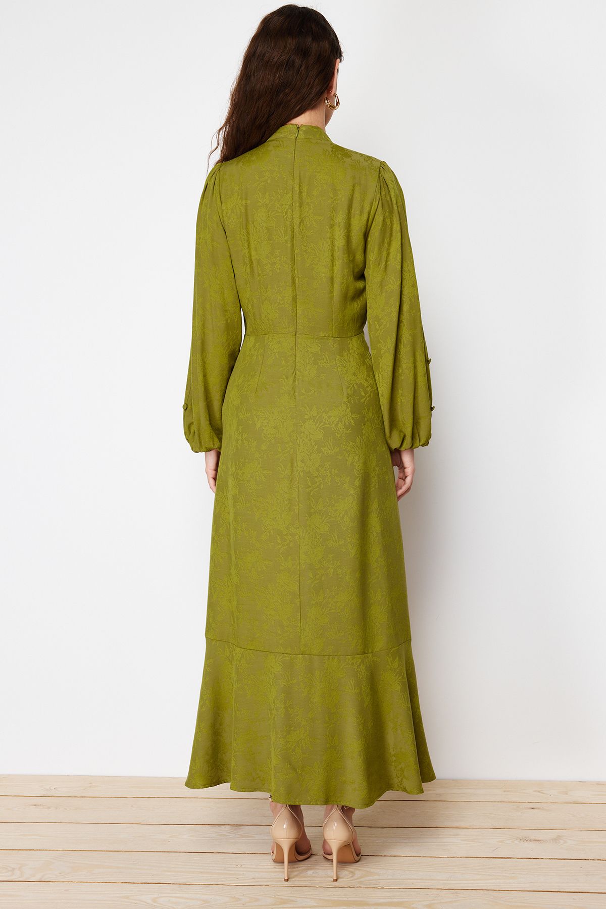 Trendyol Modest-Khakifarbenes Jacquard-Kleid mit Blumenmuster TCTSS24EB00064 6