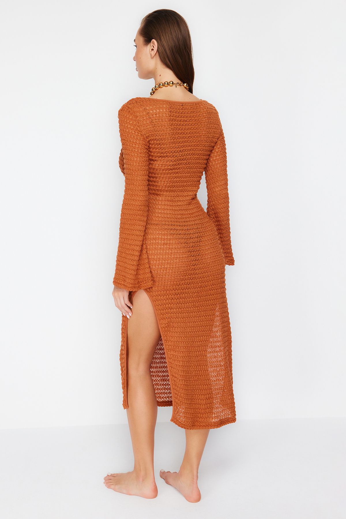 Trendyol Collection-Maxi-Strandkleid aus Strick - Braun, Schlitz, TBESS24EL00031 7