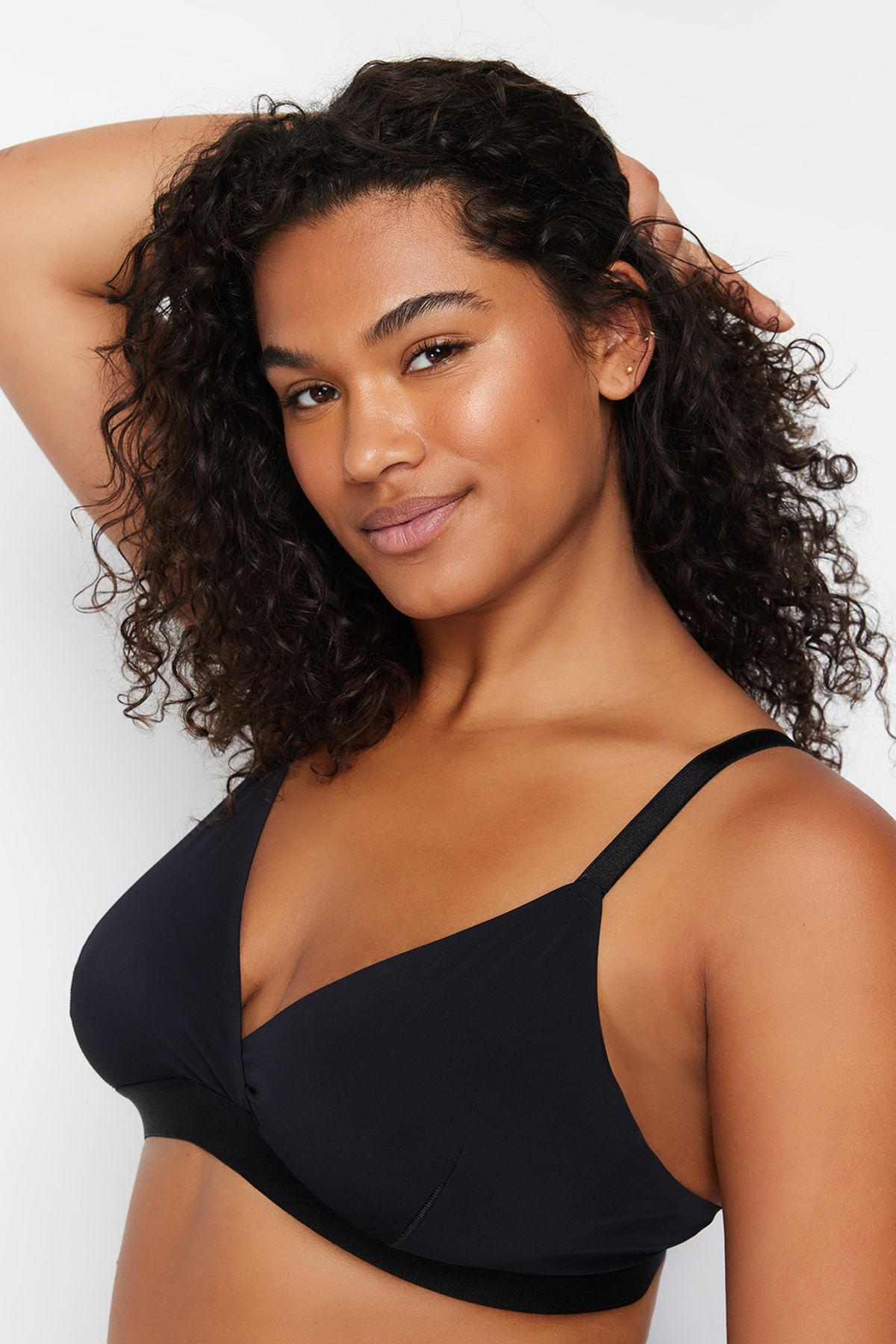 Trendyol Curve-Černá podprsenka Micro Bralette bez pohárků Tbbss24Cw00003 3