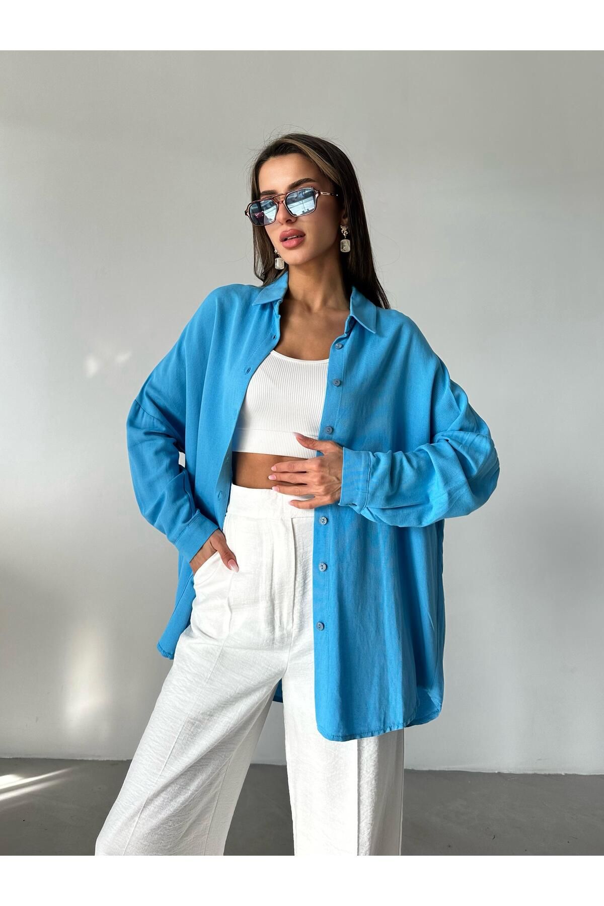 Laluvia-Niebieska lniana koszula oversize z odkrytymi ramionami 6