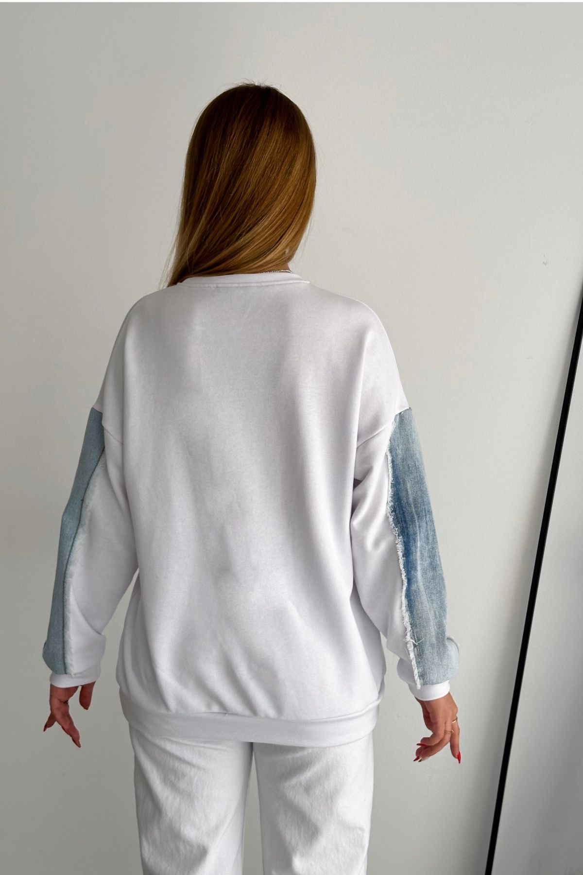 FEMELLE-Női fehér oversize farmer részletes pulóver 6