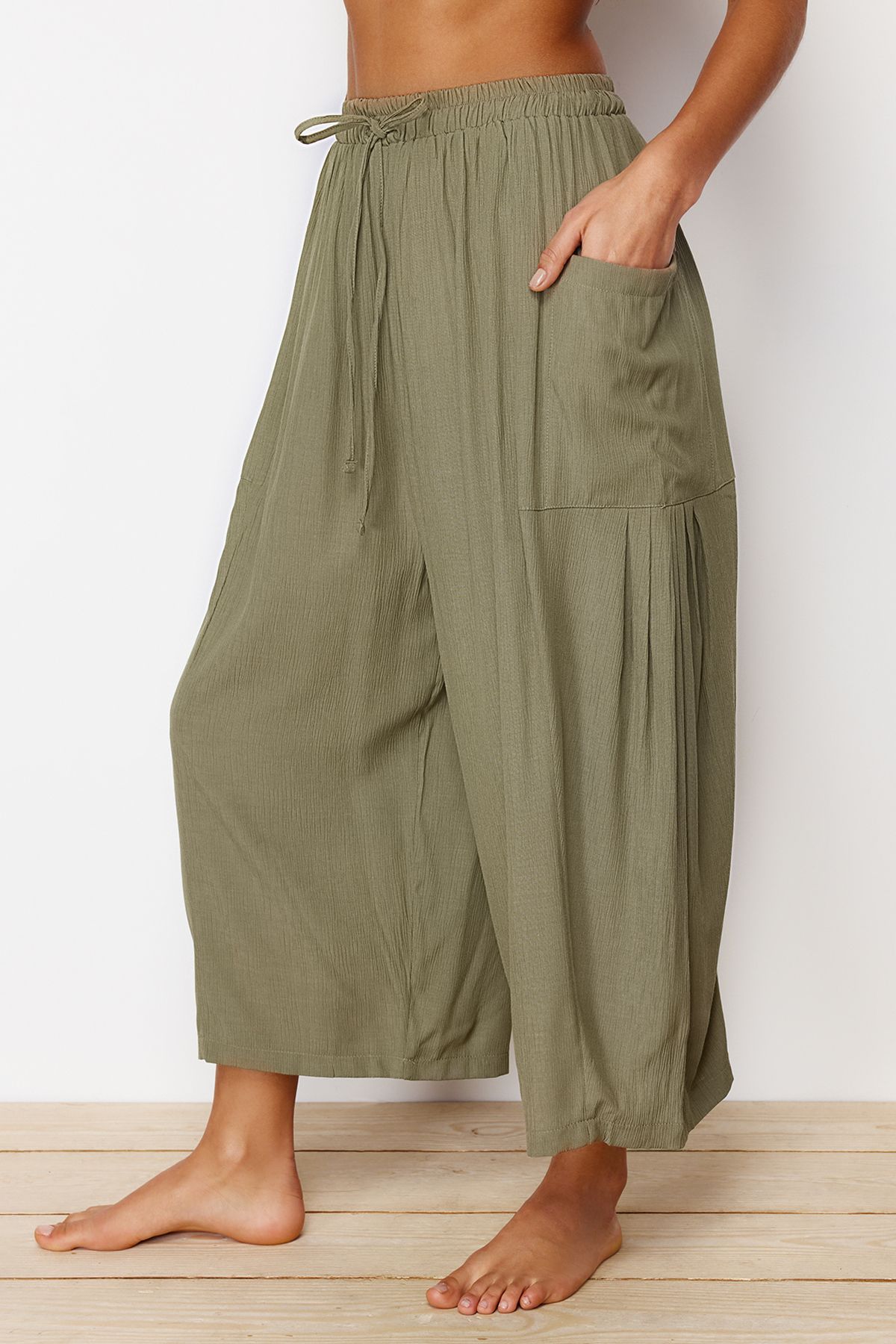 Trendyol Collection-Khakifarbene Webhose TBESS24PL00007 4