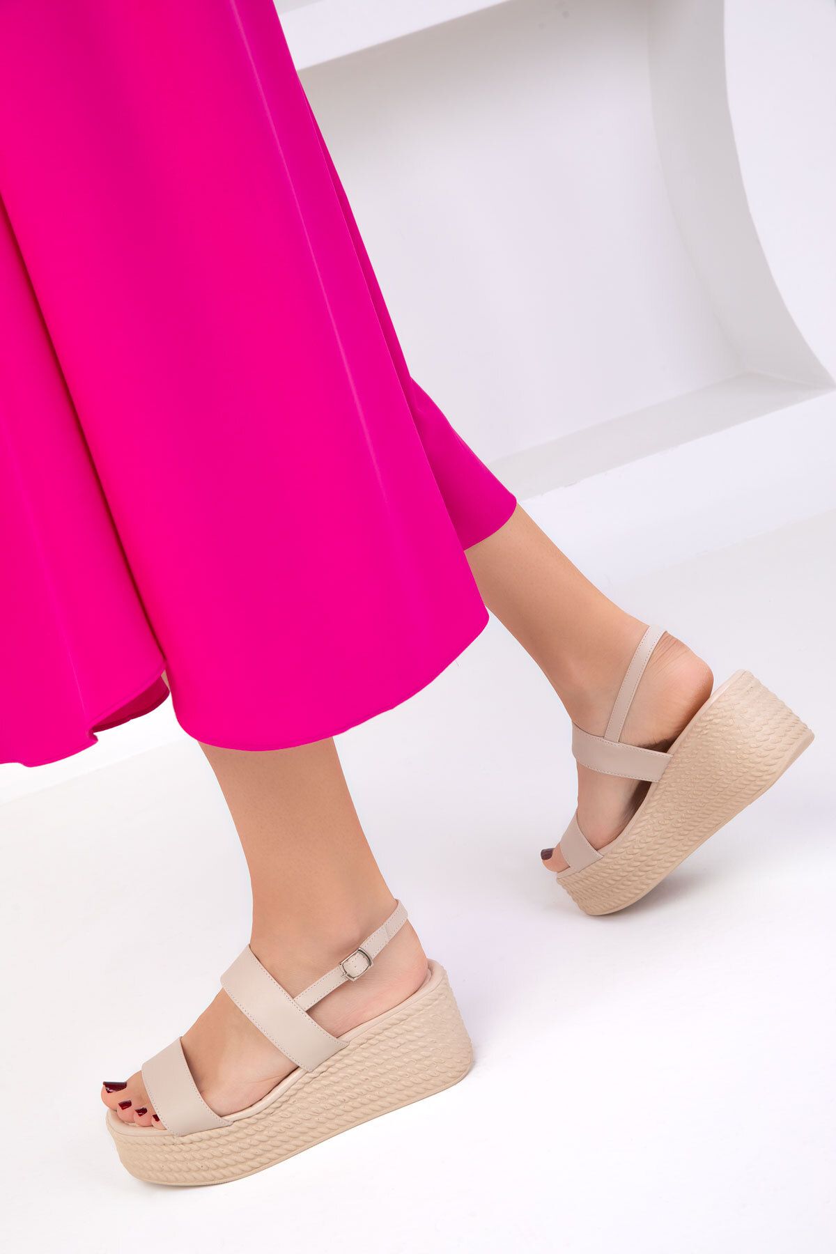 SOHO-Beige Damenschuhe mit Keilabsatz 18868 5