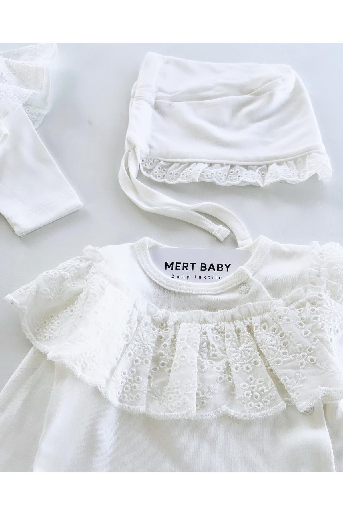 Mert Baby Emily Fistolu 10'lu Organik Hastane Çıkış Seti %100 Pamuk Yenidoğan Kız Bebek fotoğrafı 3 (önizleme)