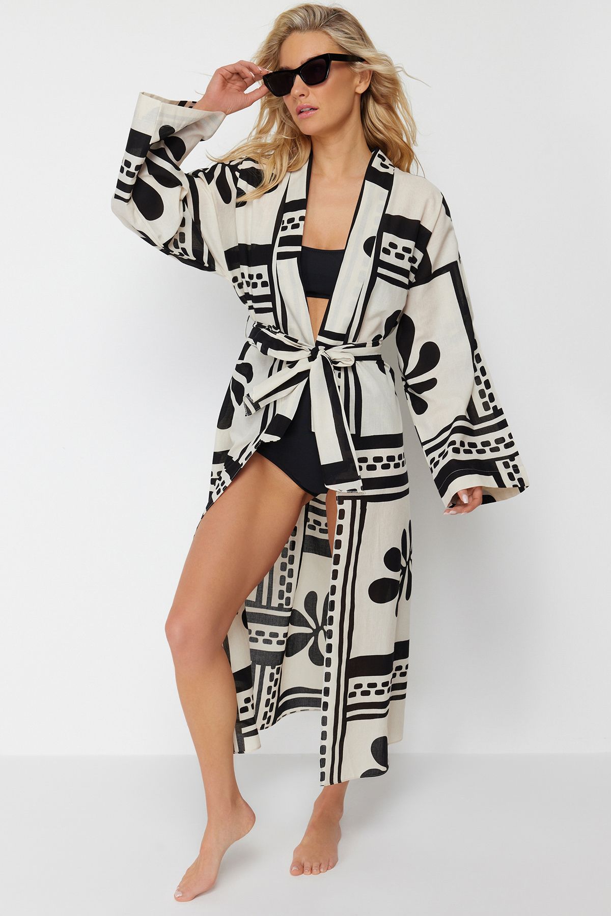 Trendyol Collection Tkane Kimono I Kaftan W Kwiaty, Z Paskiem, Maxi 100% Bawełny Kobieta - S