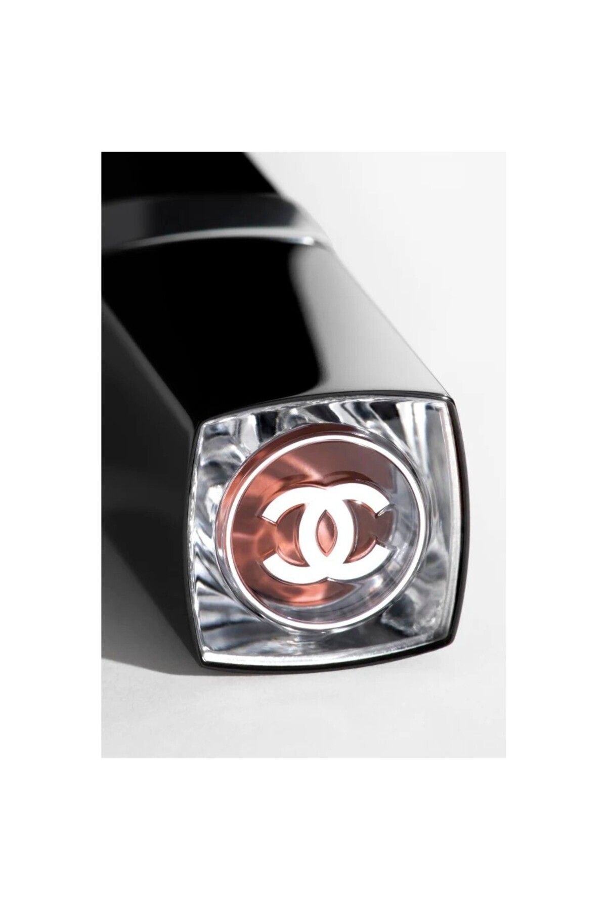 Chanel رژ لب مرطوب کننده، حجیم، قوی، ماندگار و براق COCO BLOOM رنگ کرمی روشن