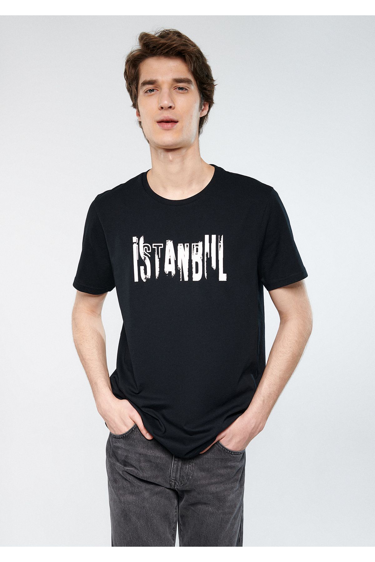 Mavi تی شرت سیاه چاپی استانبول مناسب / برش معمولی 067116-900