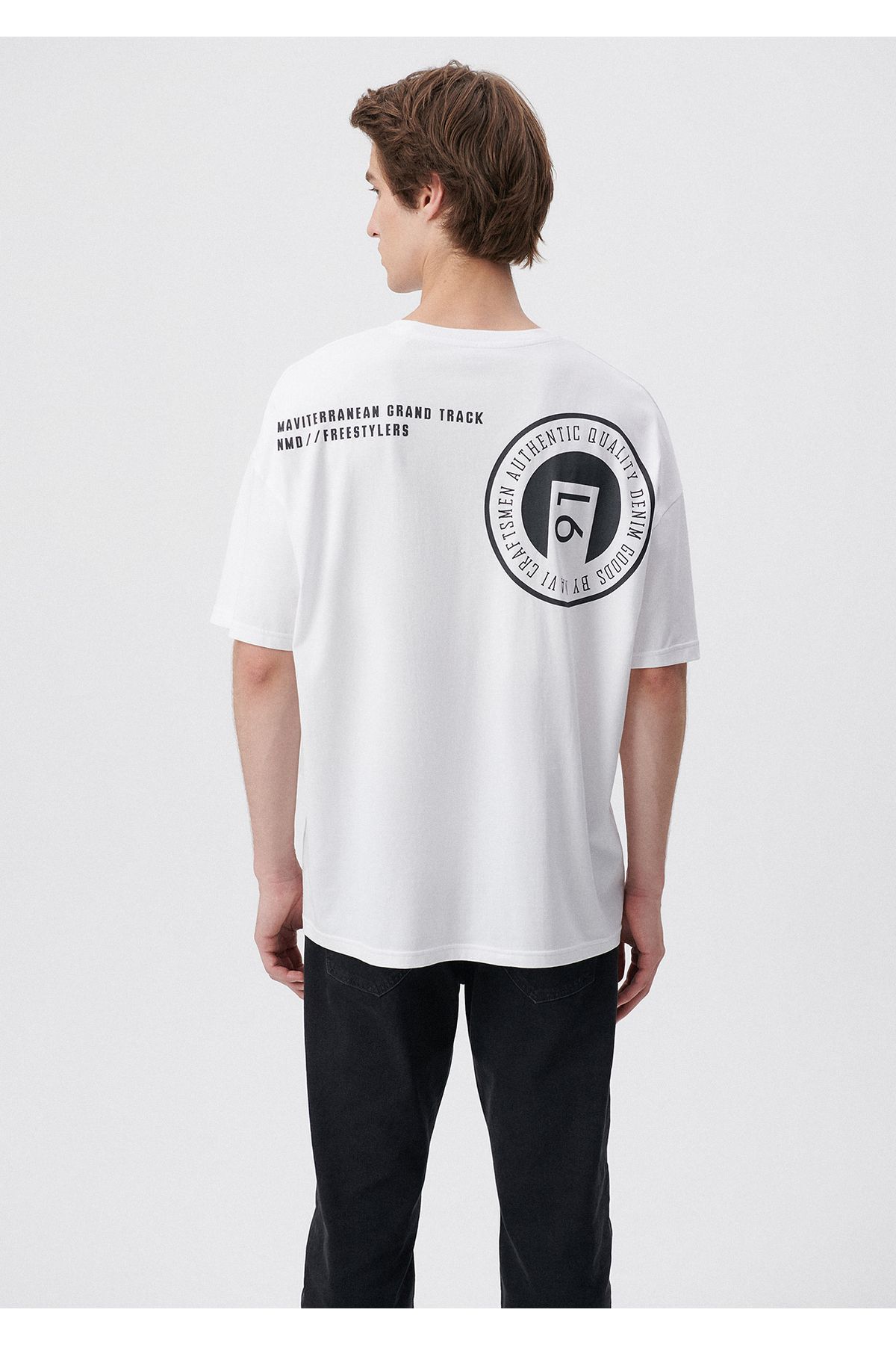Mavi Ride روی تی شرت سفید چاپ شده بزرگ / بخش گسترده ای 0611633-620
