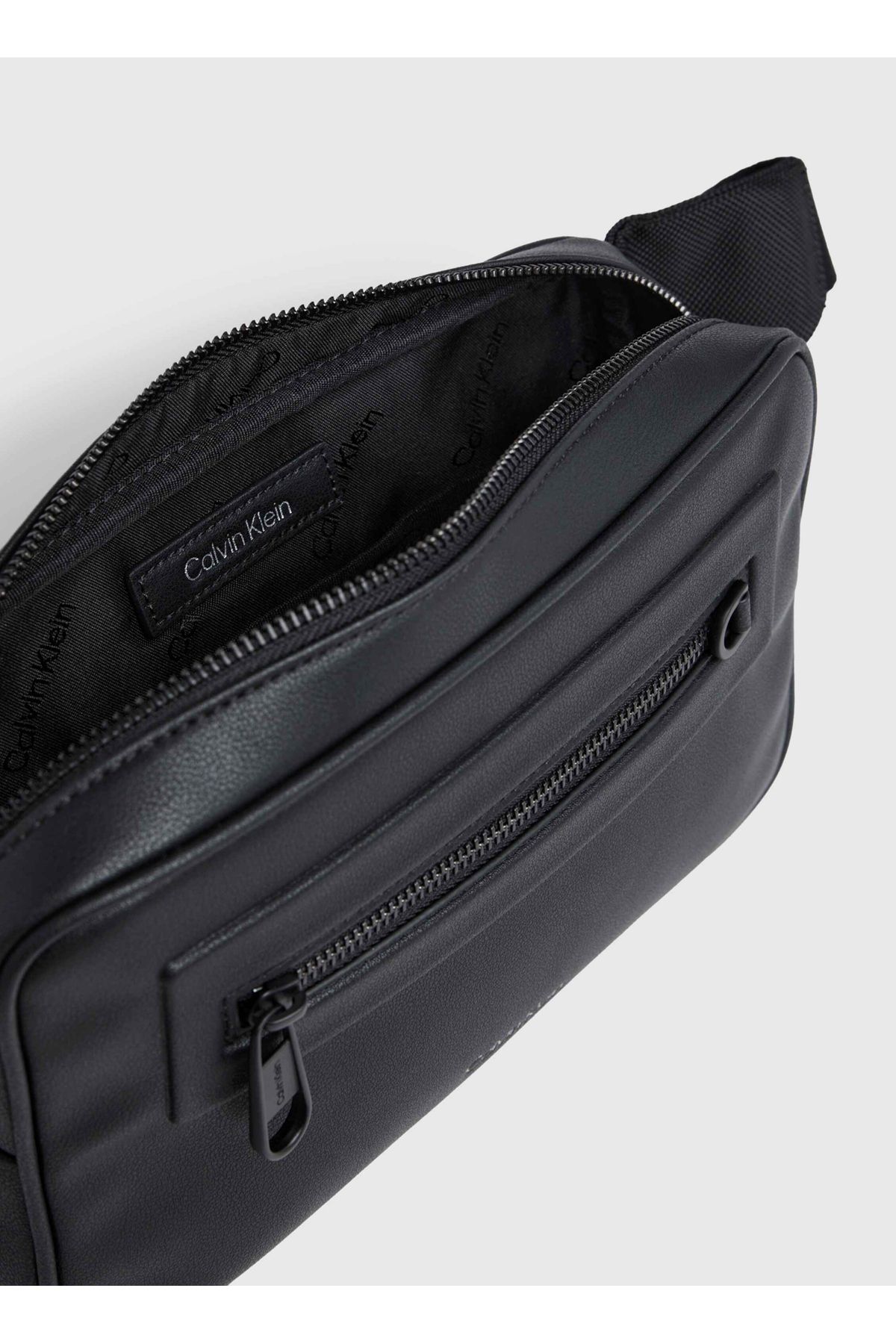 کیف کمری مشکی مردانه سیاه پوست 15،3x25،5x4،8 سانتی متر کمر ck Calvin Klein