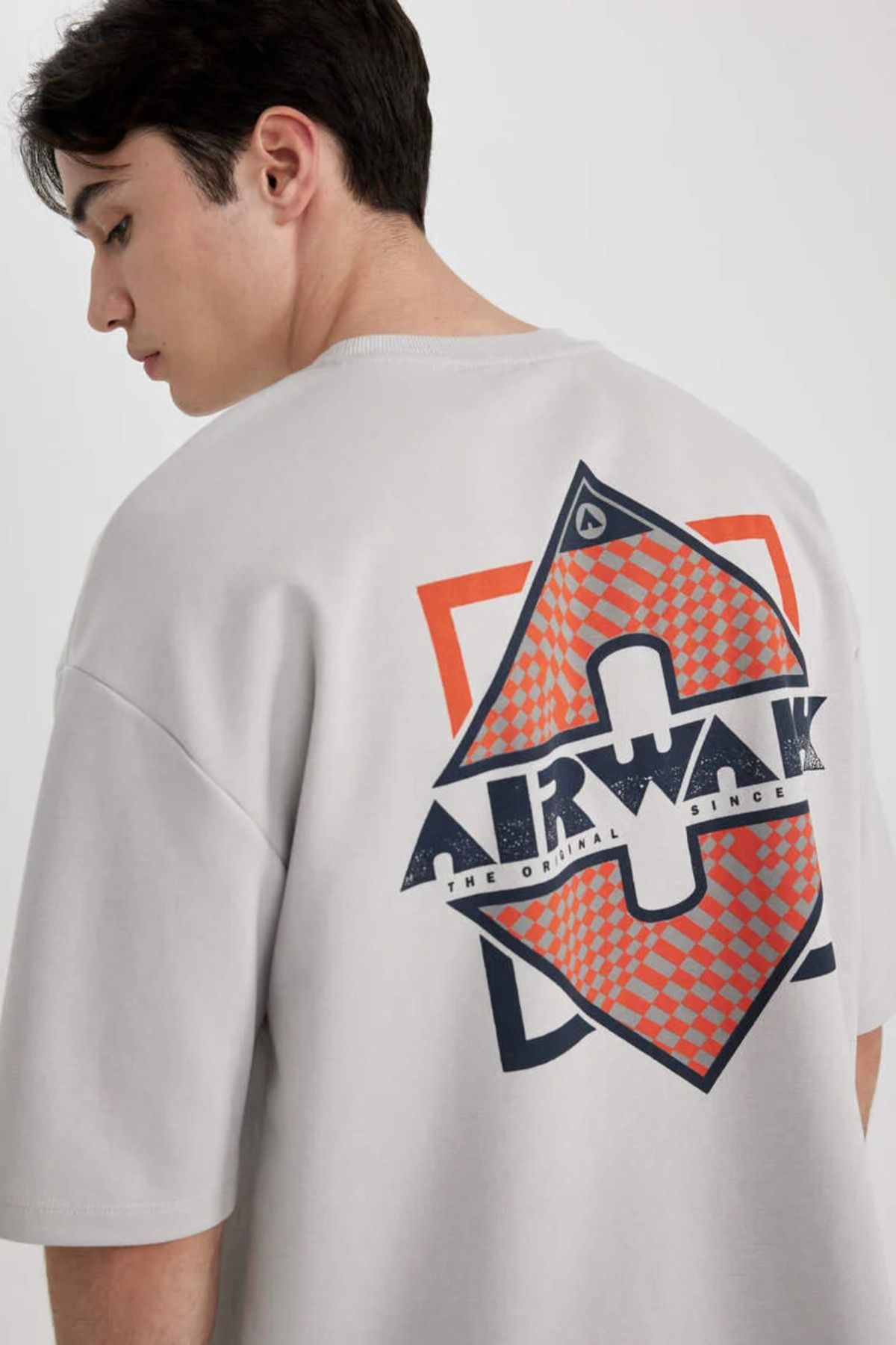 تیشرت چاپ شده با یقه گشاد Airwalk