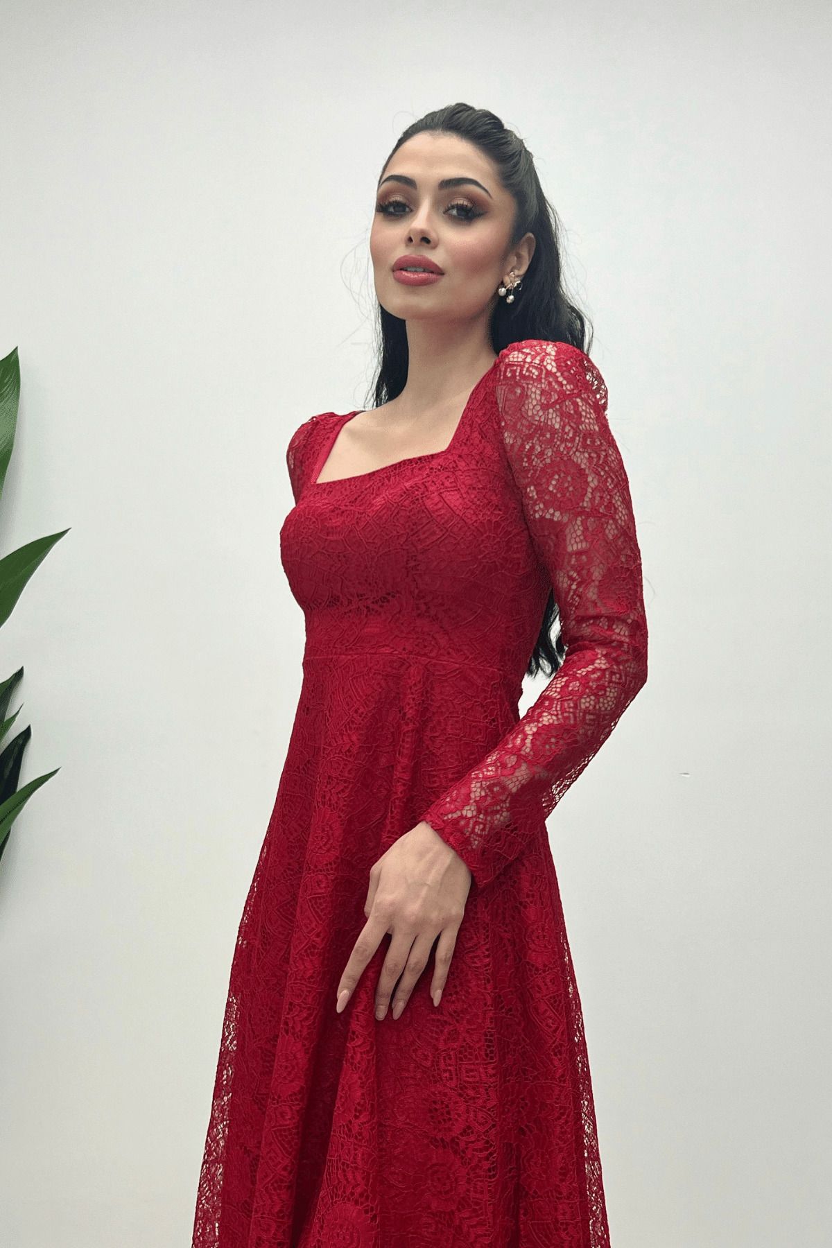 giyimmasalı-فستان سهرة متوسط الطول بياقة مربعة من قماش الدانتيل بالكامل - أحمر 2