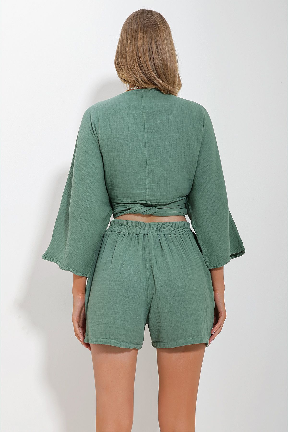 Trend Alaçatı Stili-Khakifarbene Shorts aus gewaschenem Musselin-Leinen für Damen mit zwei Taschen und elastischem Bund ALC-X11641 5