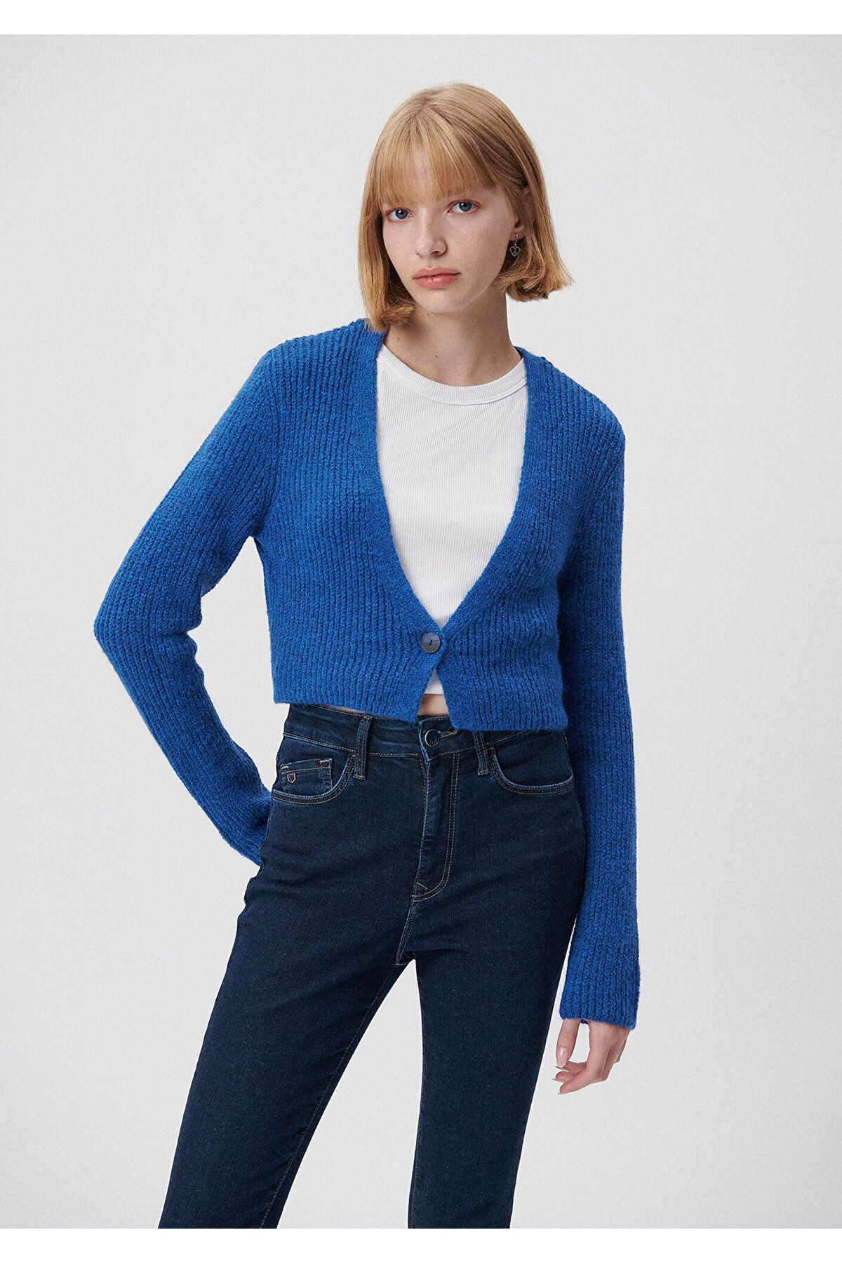 Close fitting top cardigan