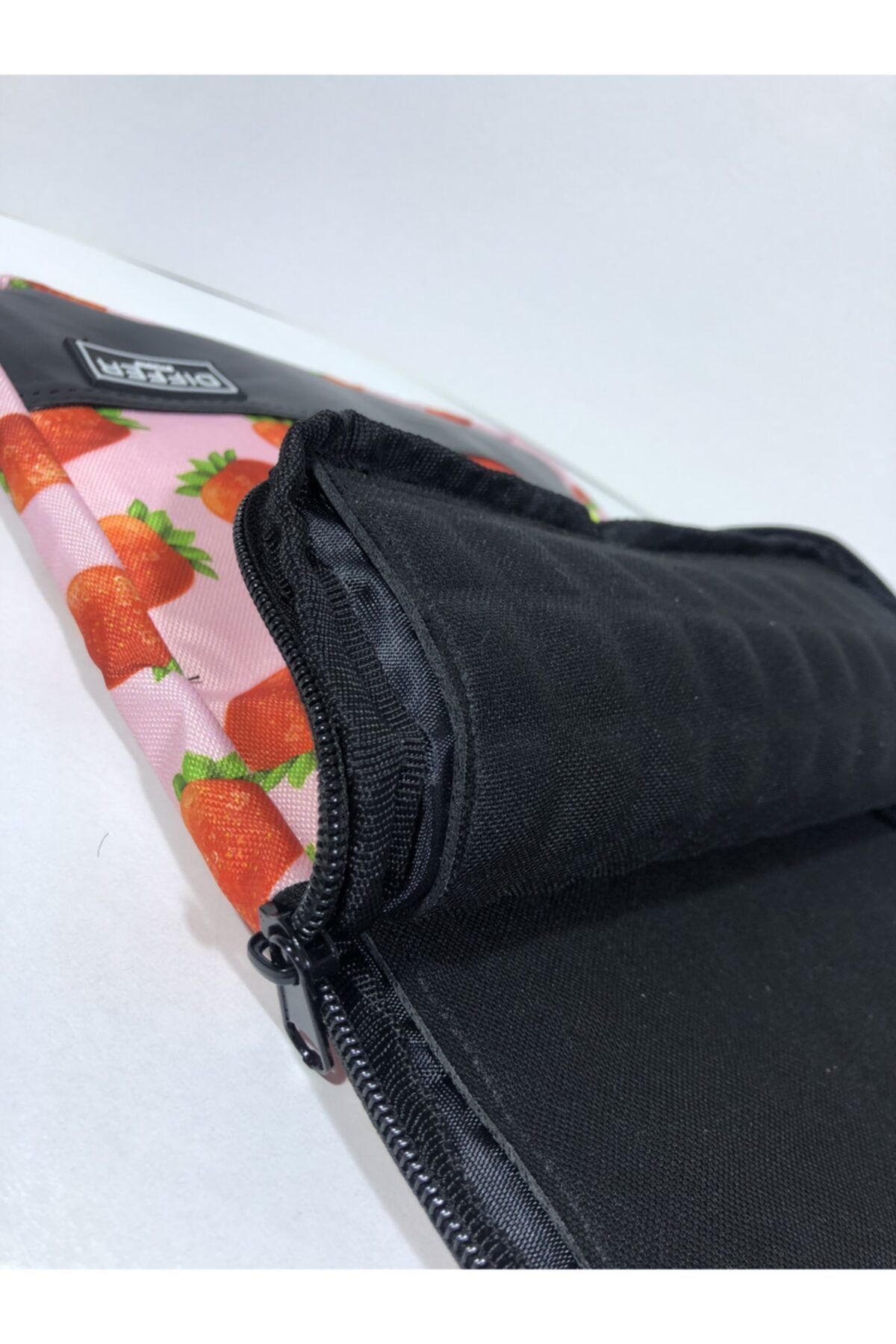 Differ-15.6 Inch Strawberry Patterned Macbook/laptop/notebook/tablet Case 3