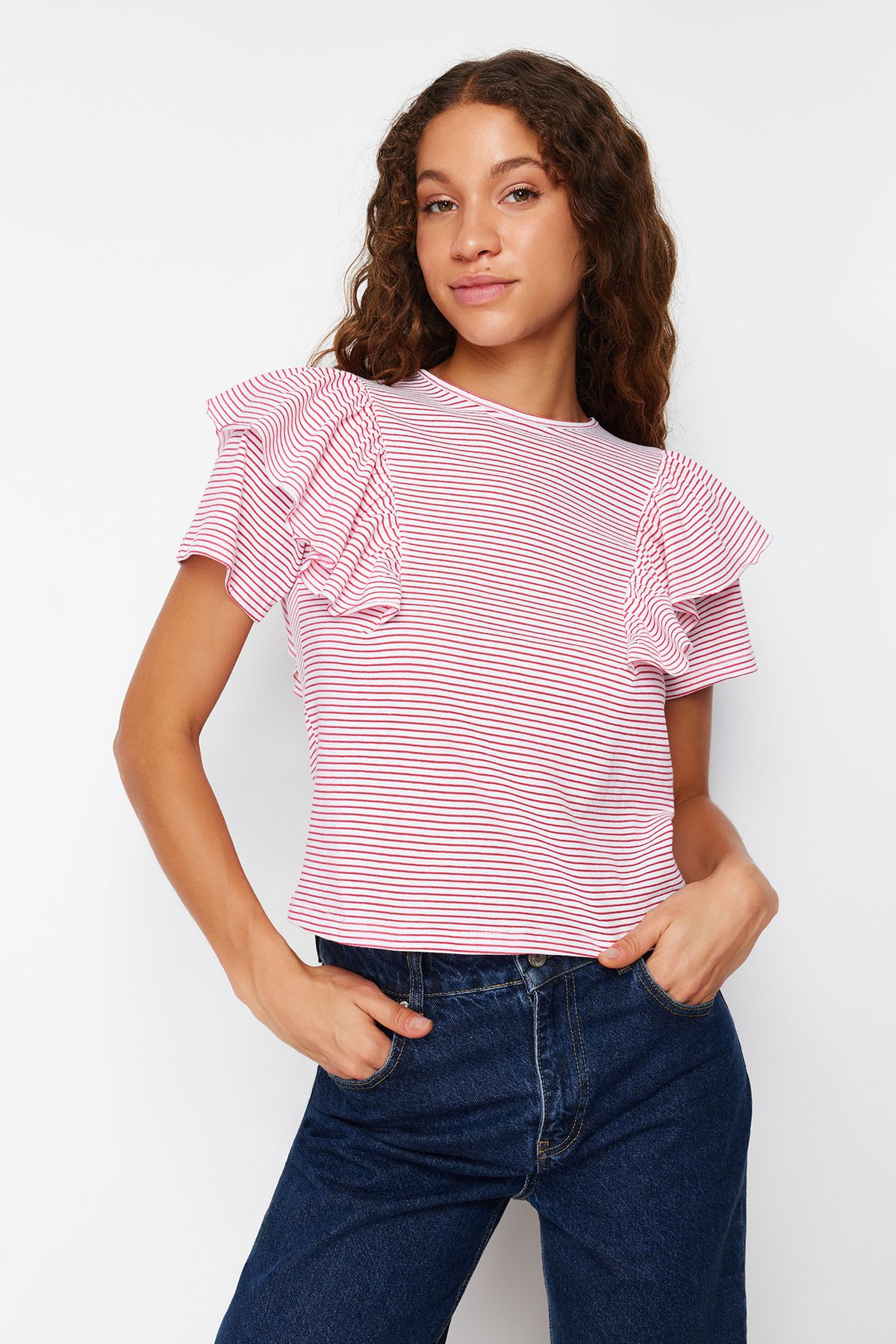 Trendyol Collection-Fuchsia Ecru pruhovaný volán s podrobným pravidelným/normálním vzorem pletené tričko TWOSS24TS00061 1